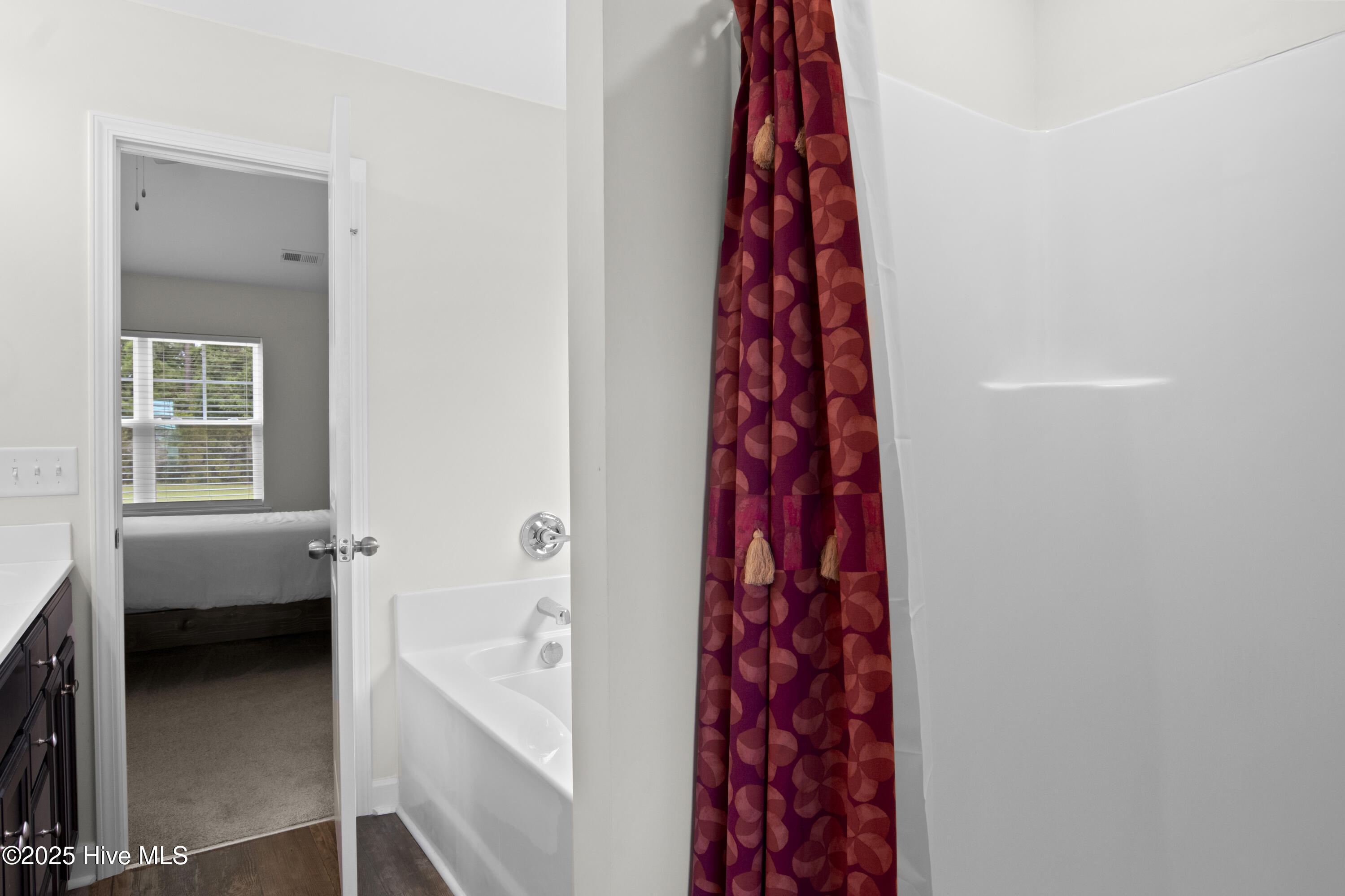 410 Silverstone Place Property Photo 28