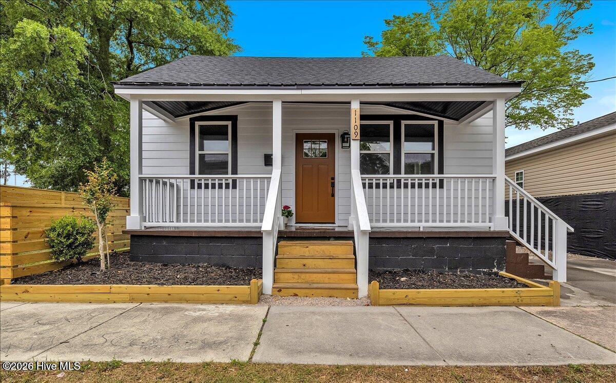 1109 Dock Street Property Photo 2