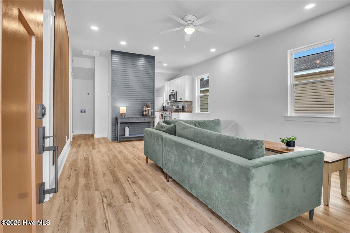 1109 Dock Street Property Photo 4