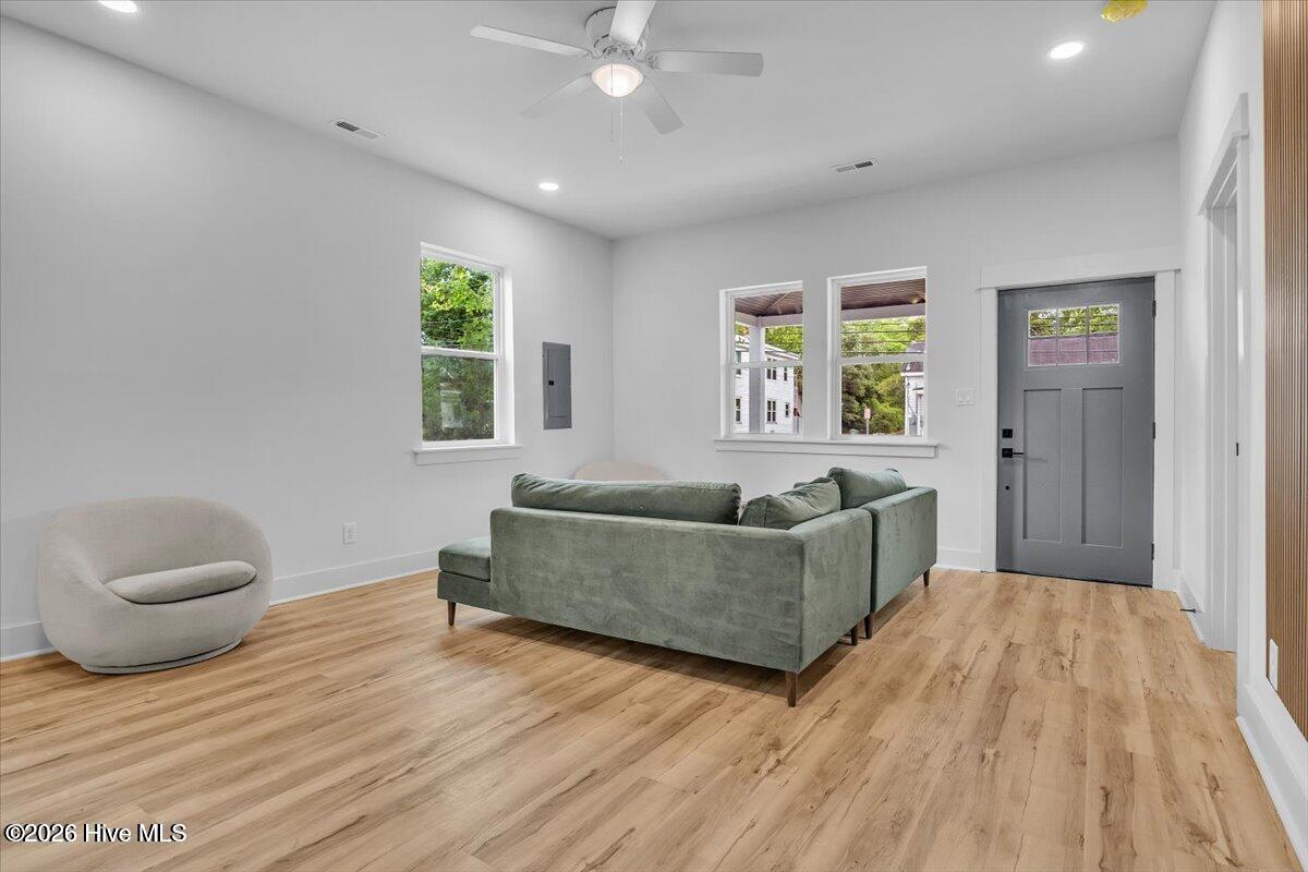 1109 Dock Street Property Photo 5