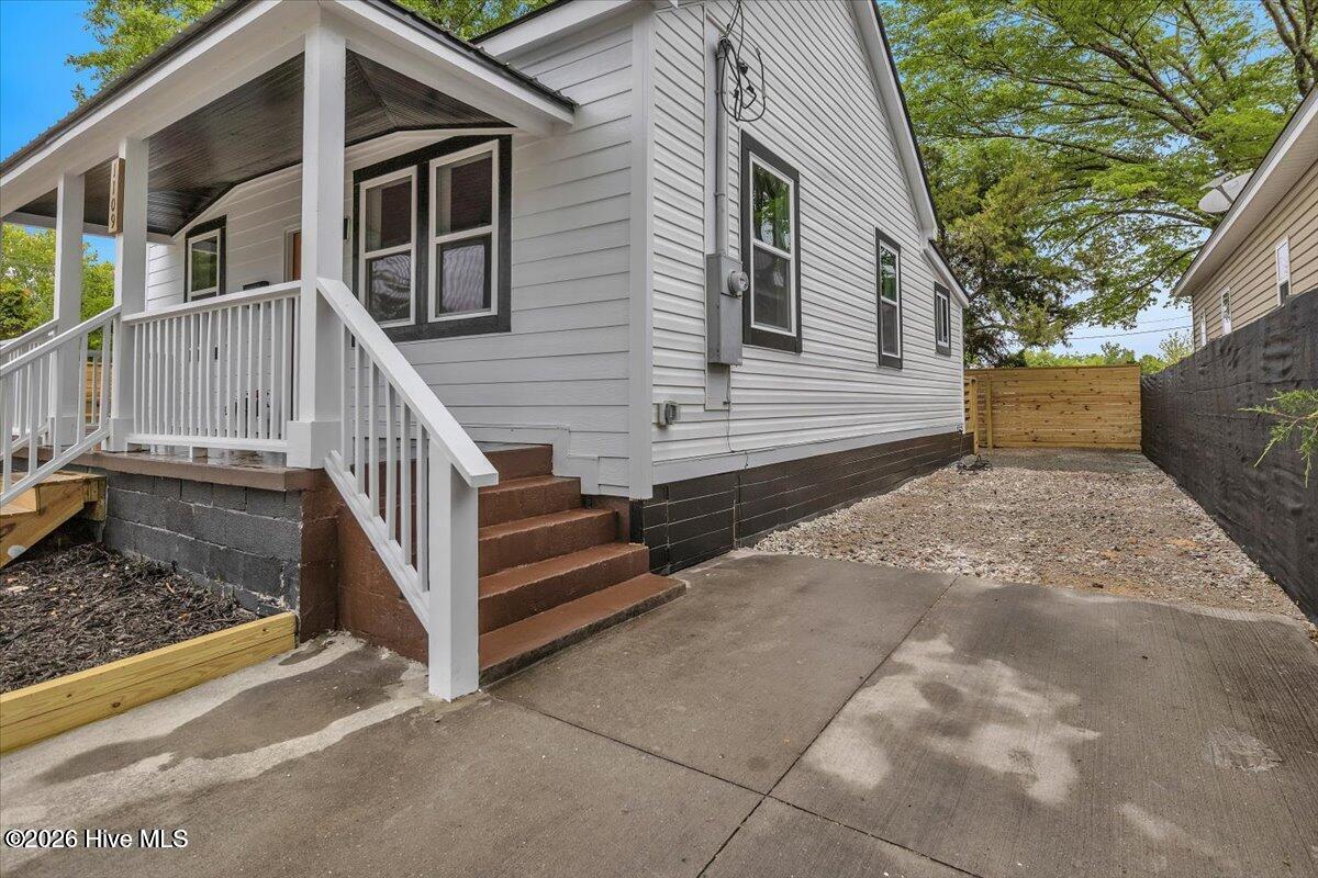 1109 Dock Street Property Photo 23