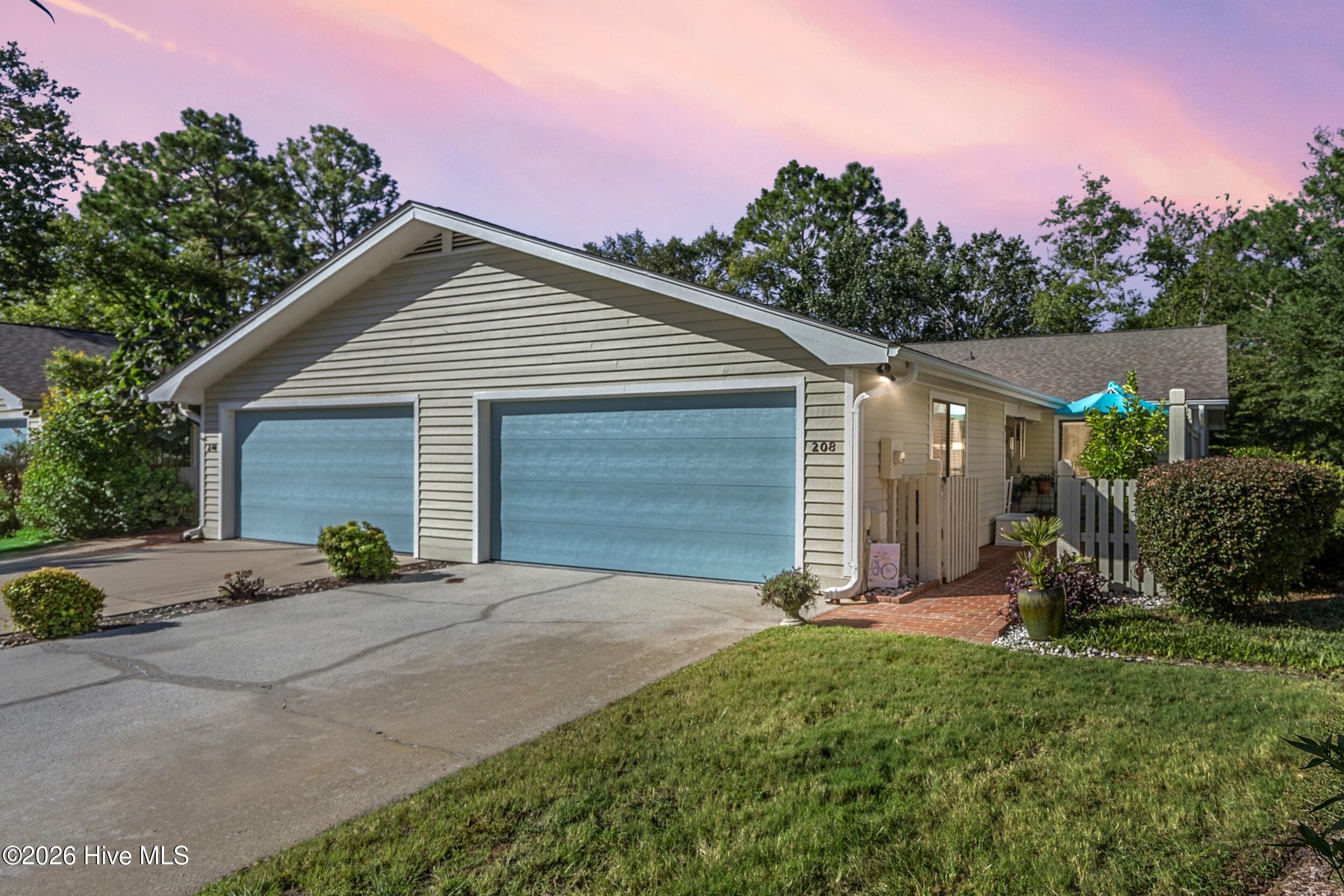 208 Inland Greens Circle Property Photo 1