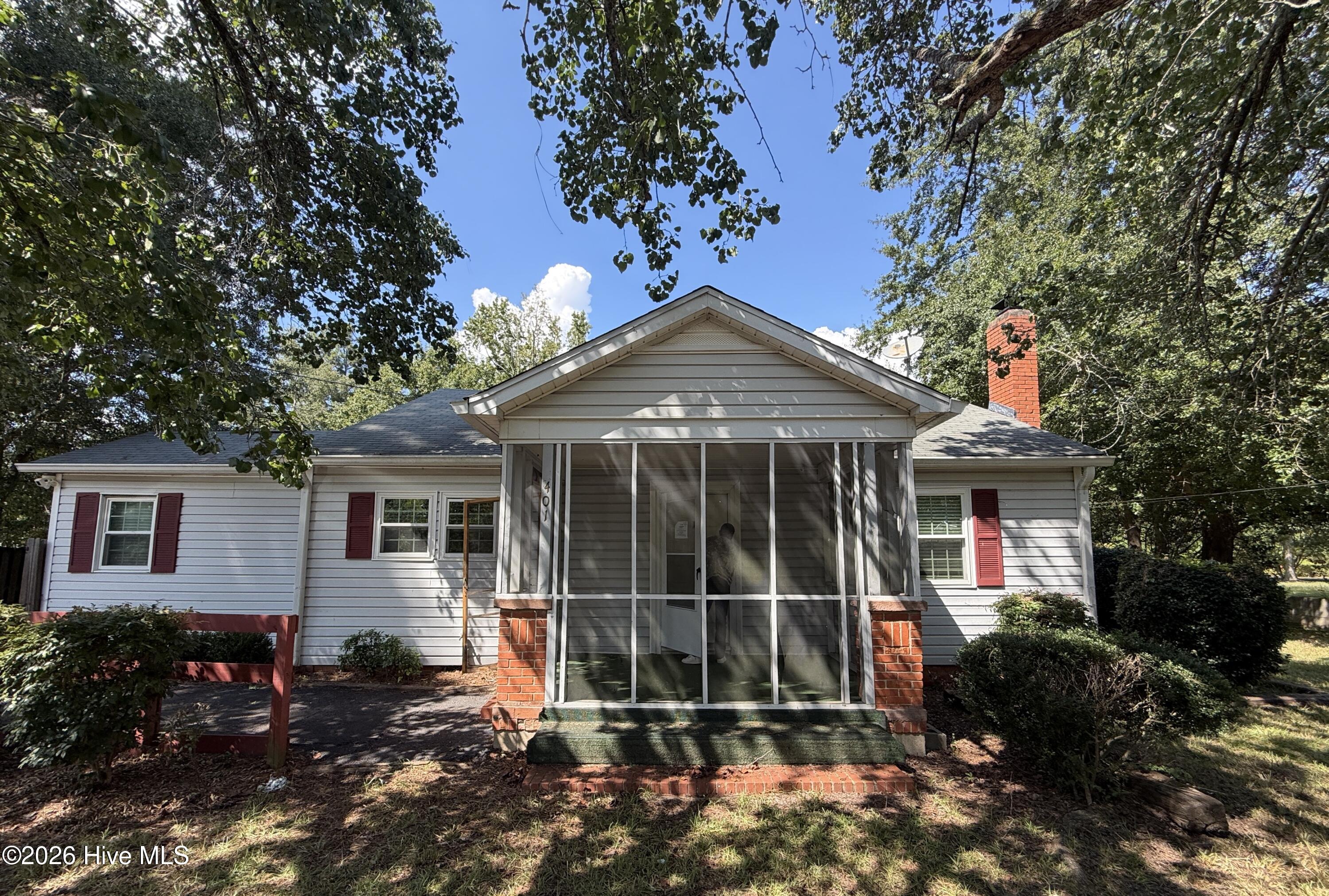 401 E Howard Street Property Photo 1