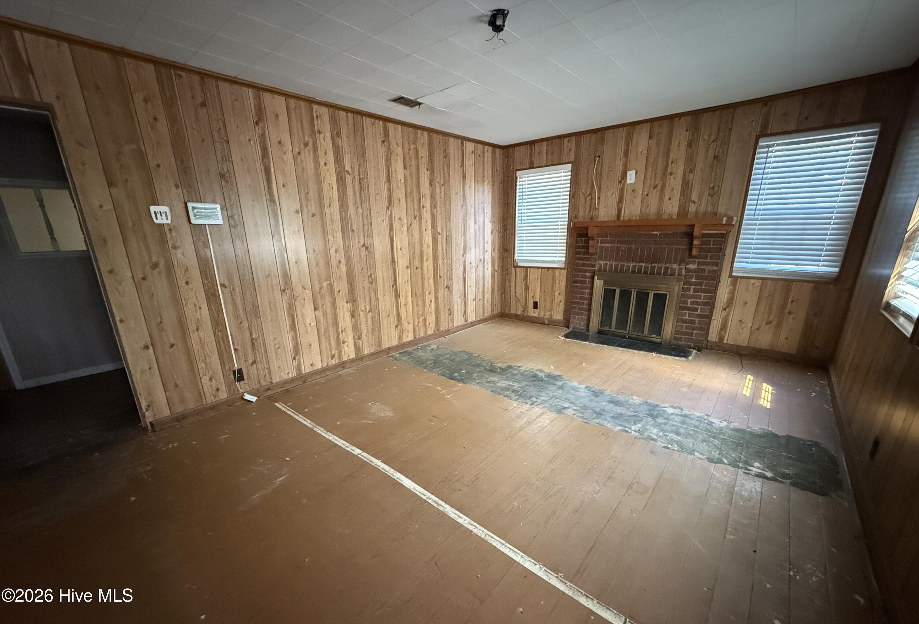 401 E Howard Street Property Photo 4