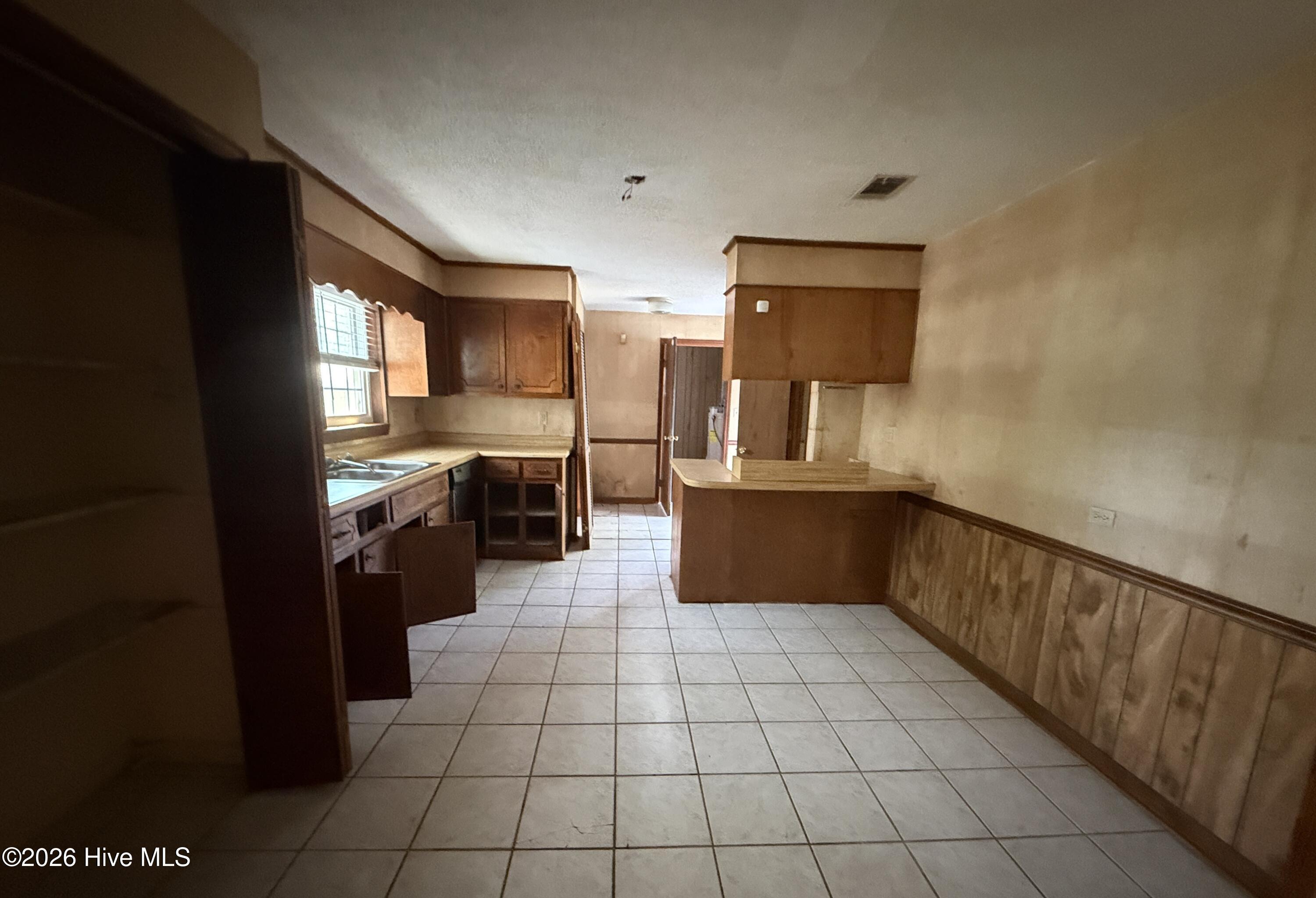 401 E Howard Street Property Photo 5
