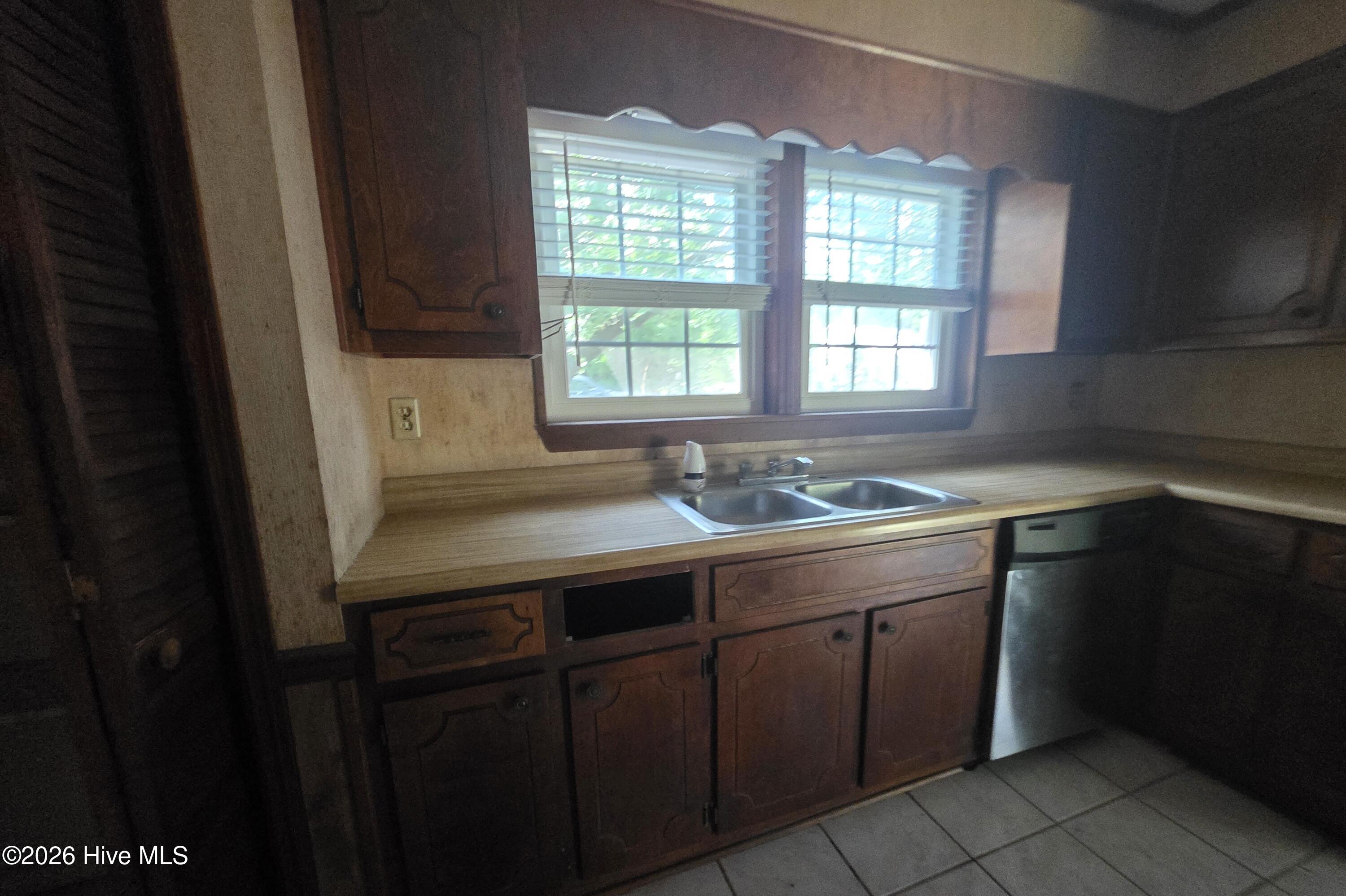 401 E Howard Street Property Photo 6