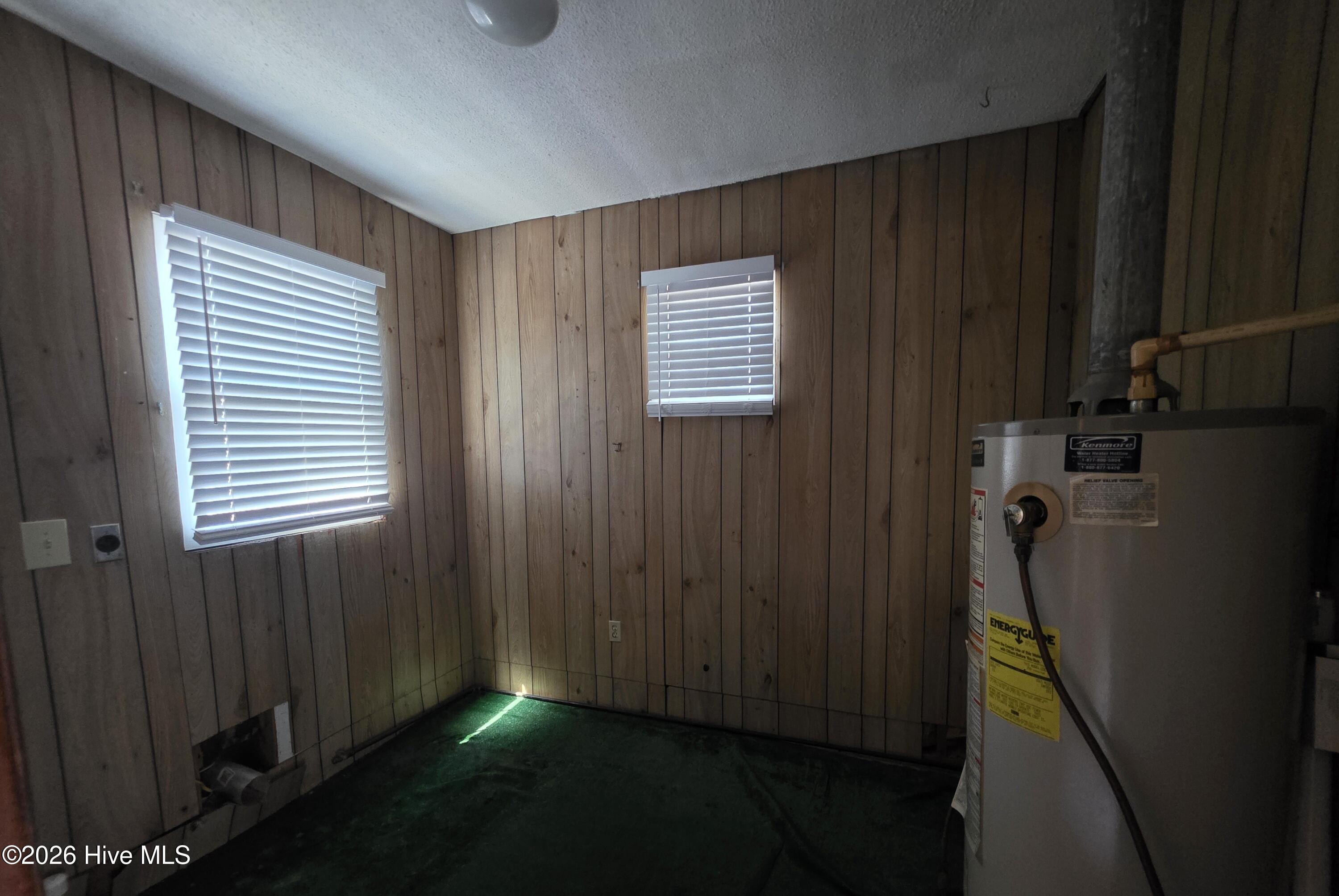 401 E Howard Street Property Photo 8