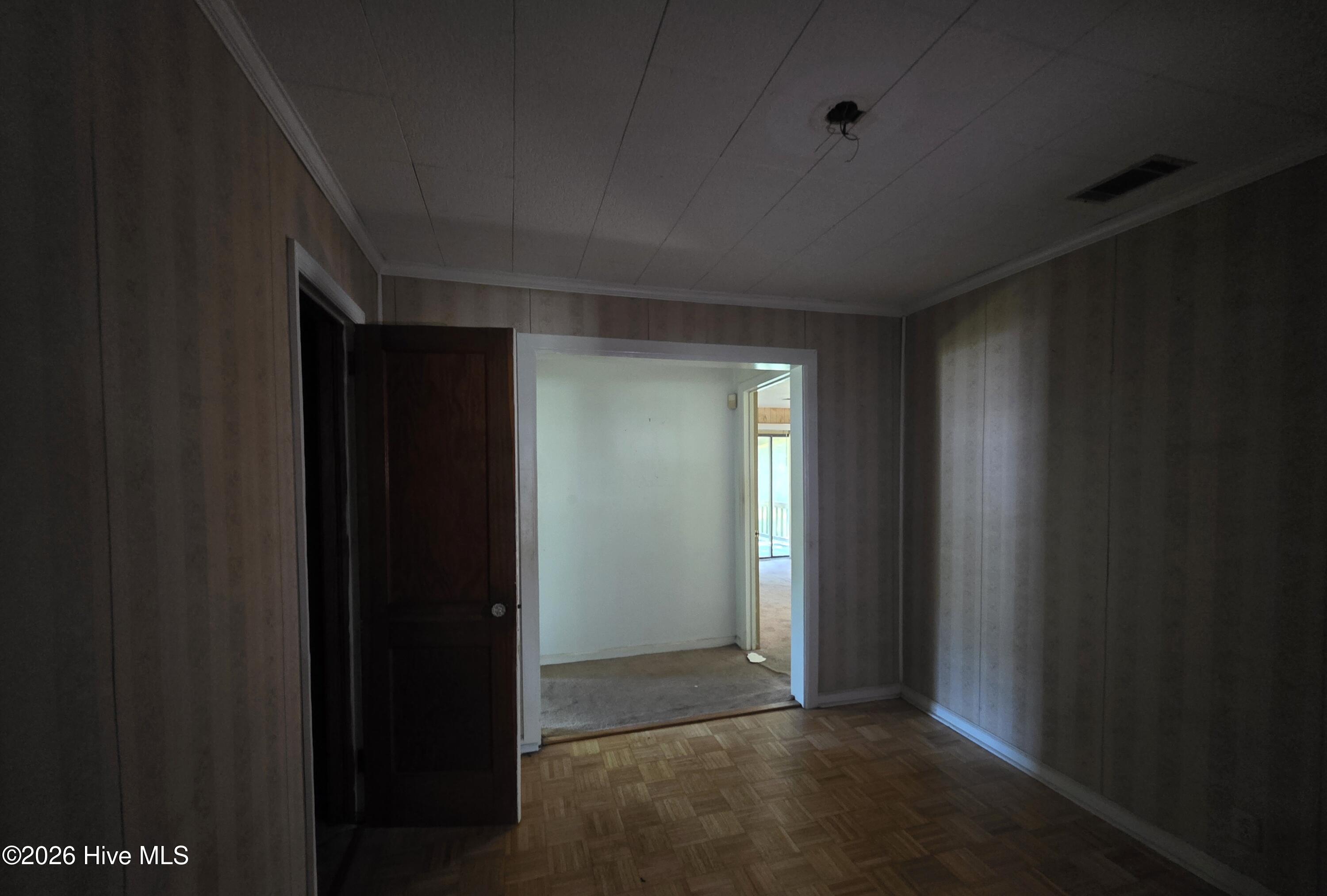 401 E Howard Street Property Photo 10