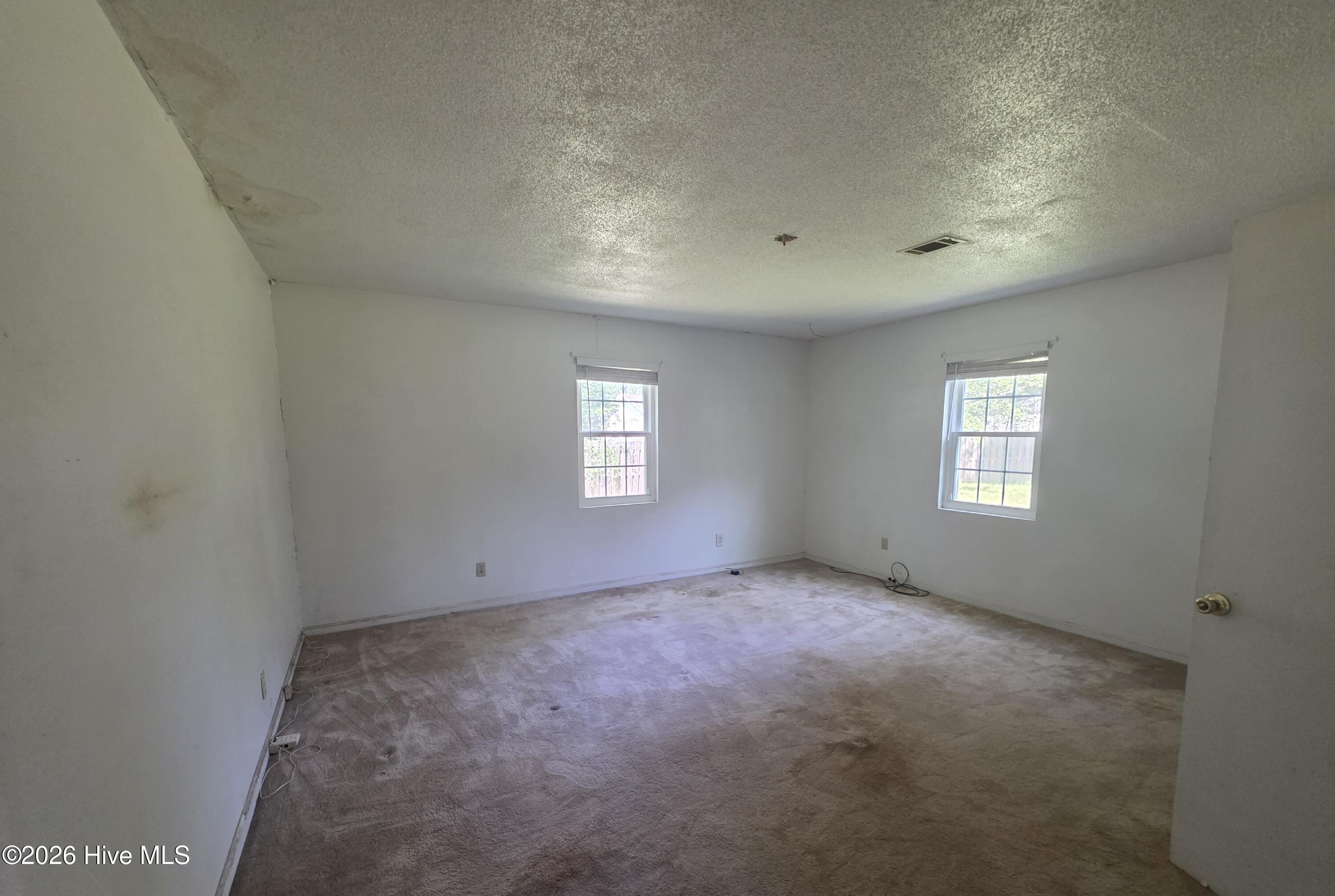 401 E Howard Street Property Photo 13