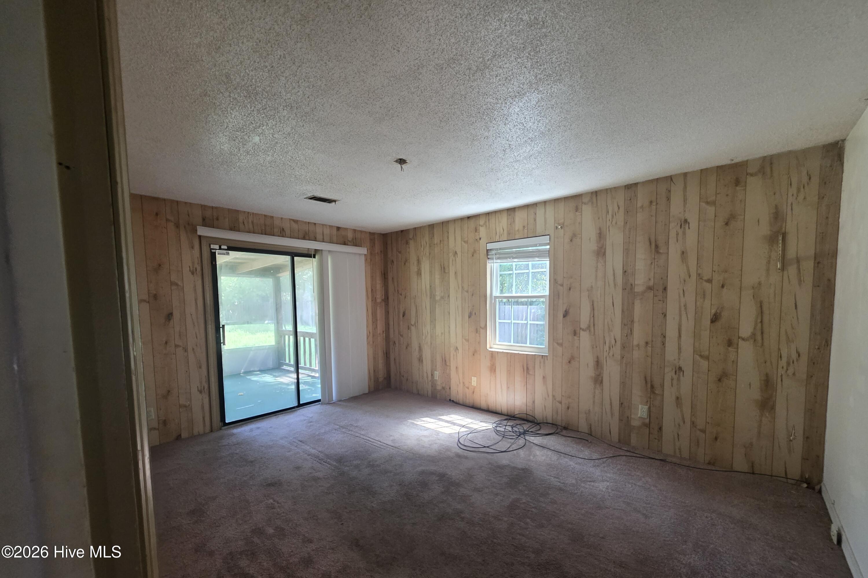 401 E Howard Street Property Photo 15