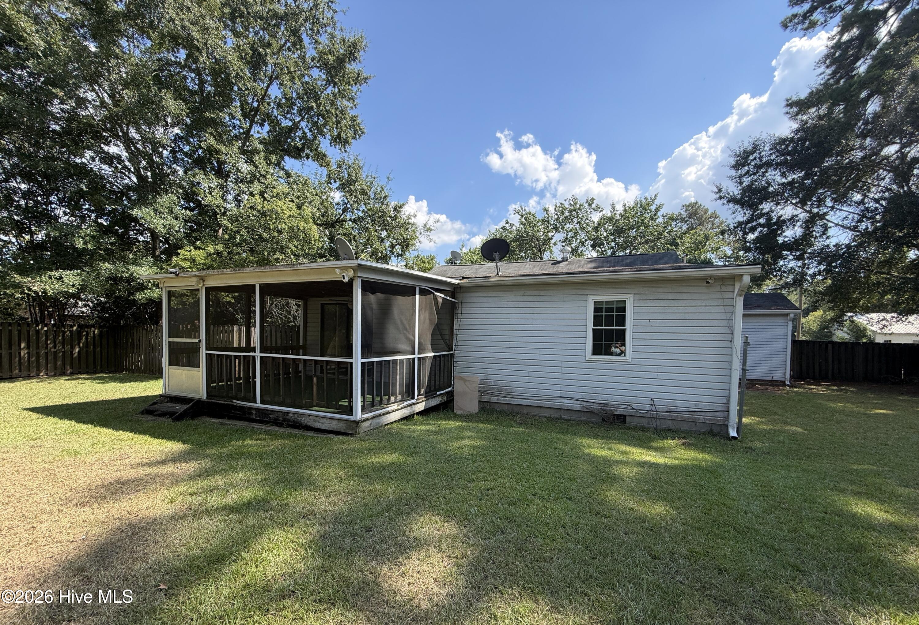 401 E Howard Street Property Photo 18