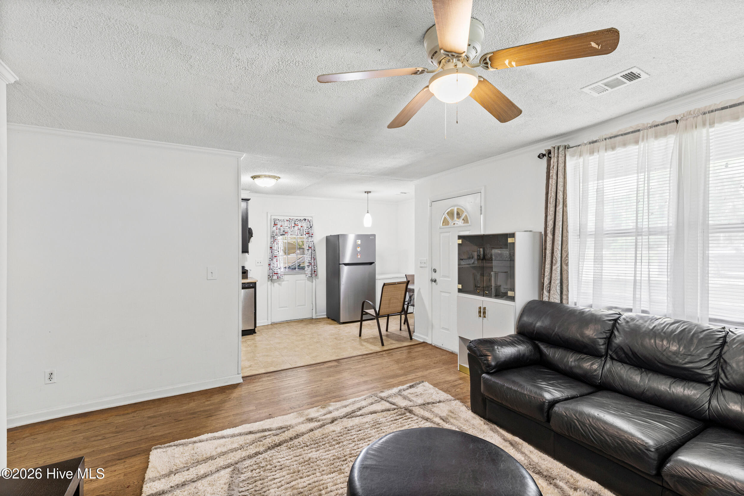 2426 N Carolina Avenue Property Photo 3
