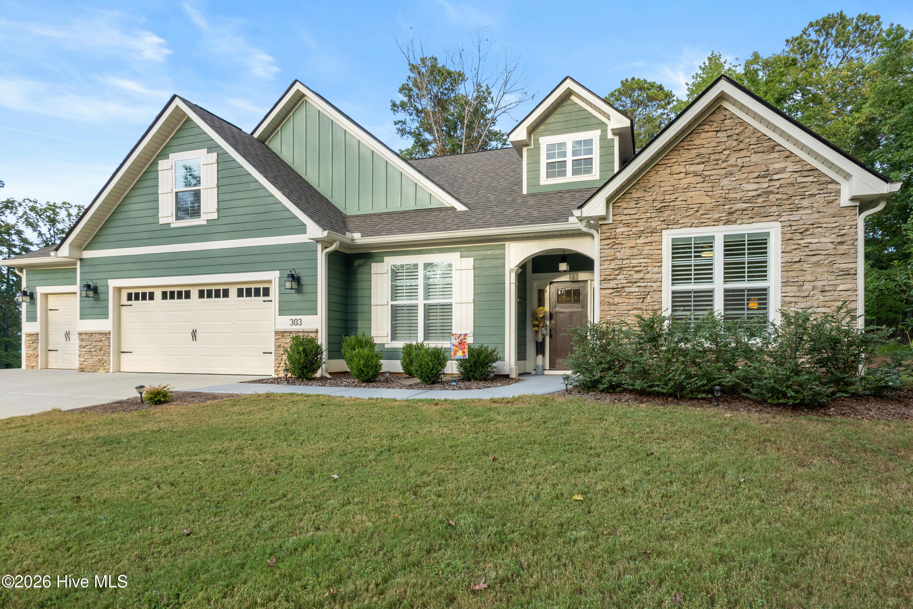 303 Sycamore Place Property Photo 1