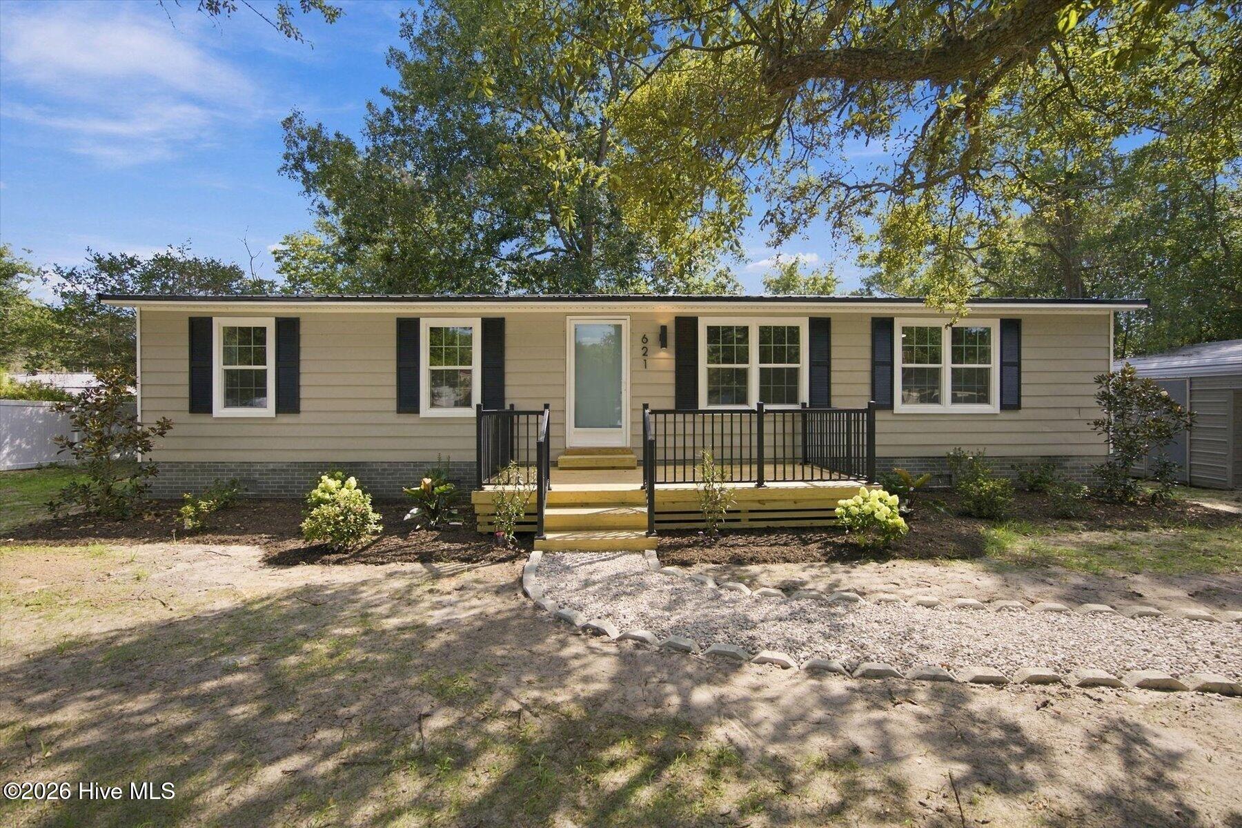 621 Harbor Drive Se Property Photo 2