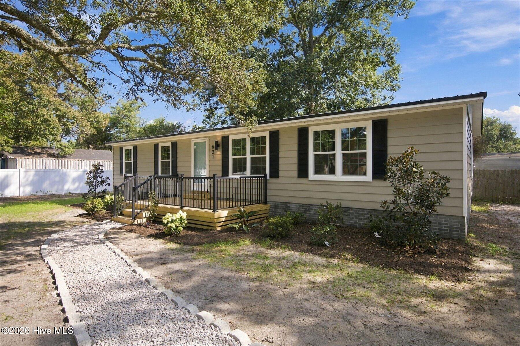 621 Harbor Drive Se Property Photo 8