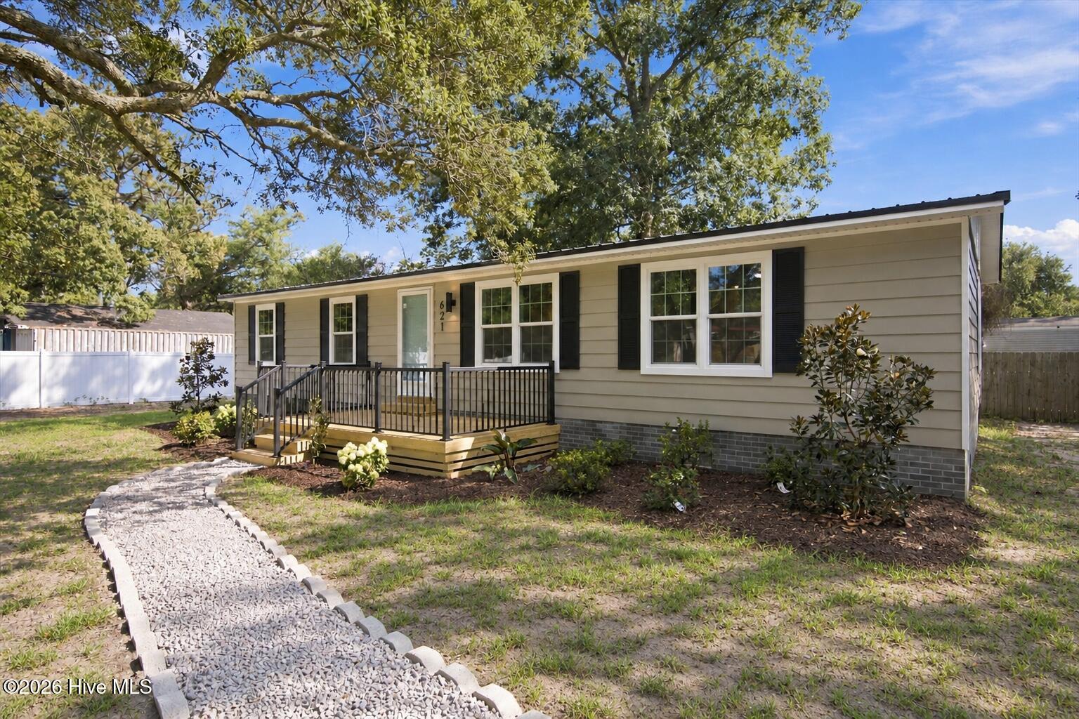 621 Harbor Drive Se Property Photo 9