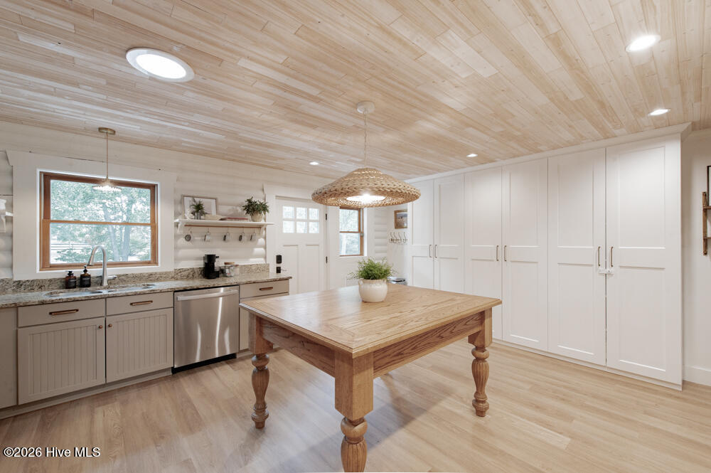 2033 Green Pond Road Property Photo 14