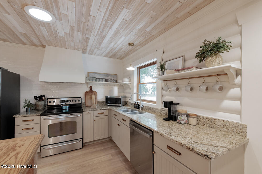 2033 Green Pond Road Property Photo 15