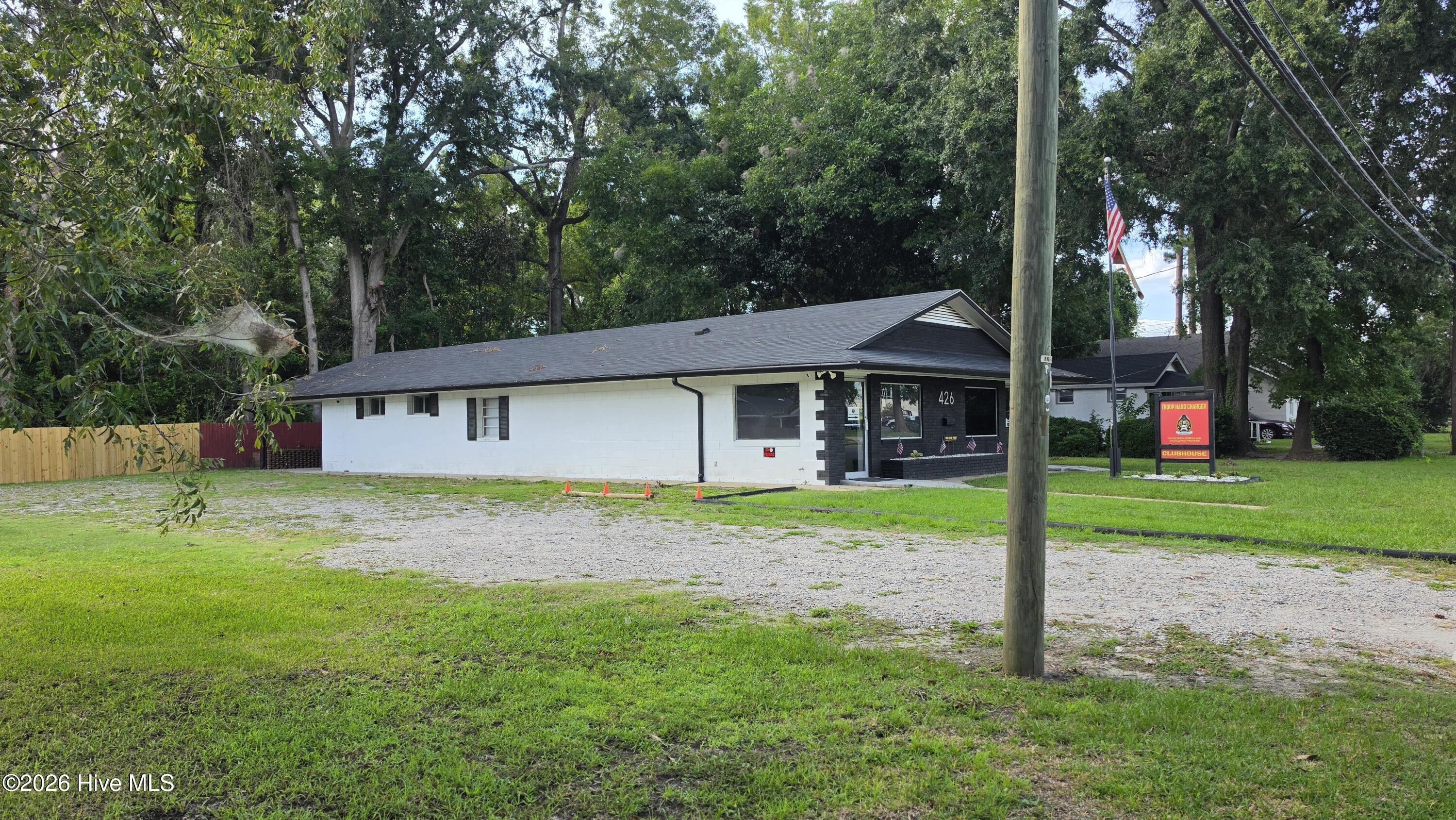 426 S Lee Street Property Photo 5