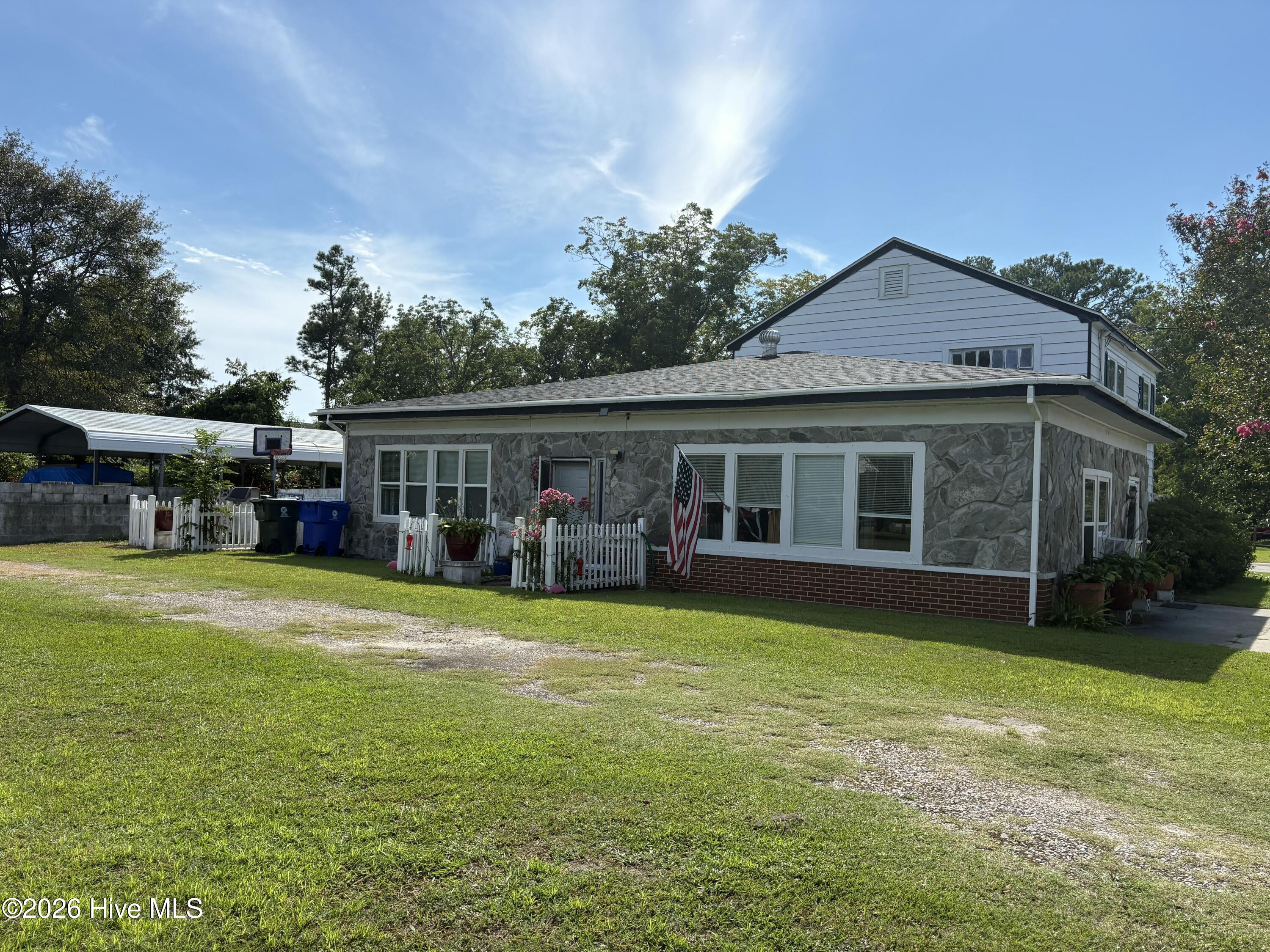 2100 S Lakeview Drive Property Photo 1