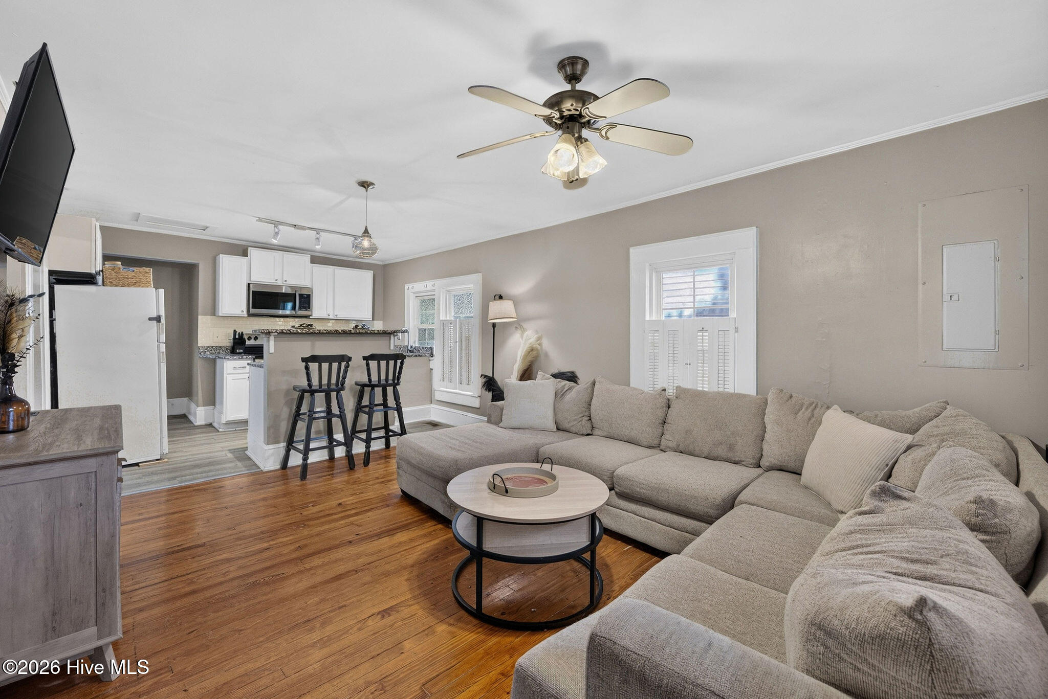 1822 Waddell Street Property Photo 6