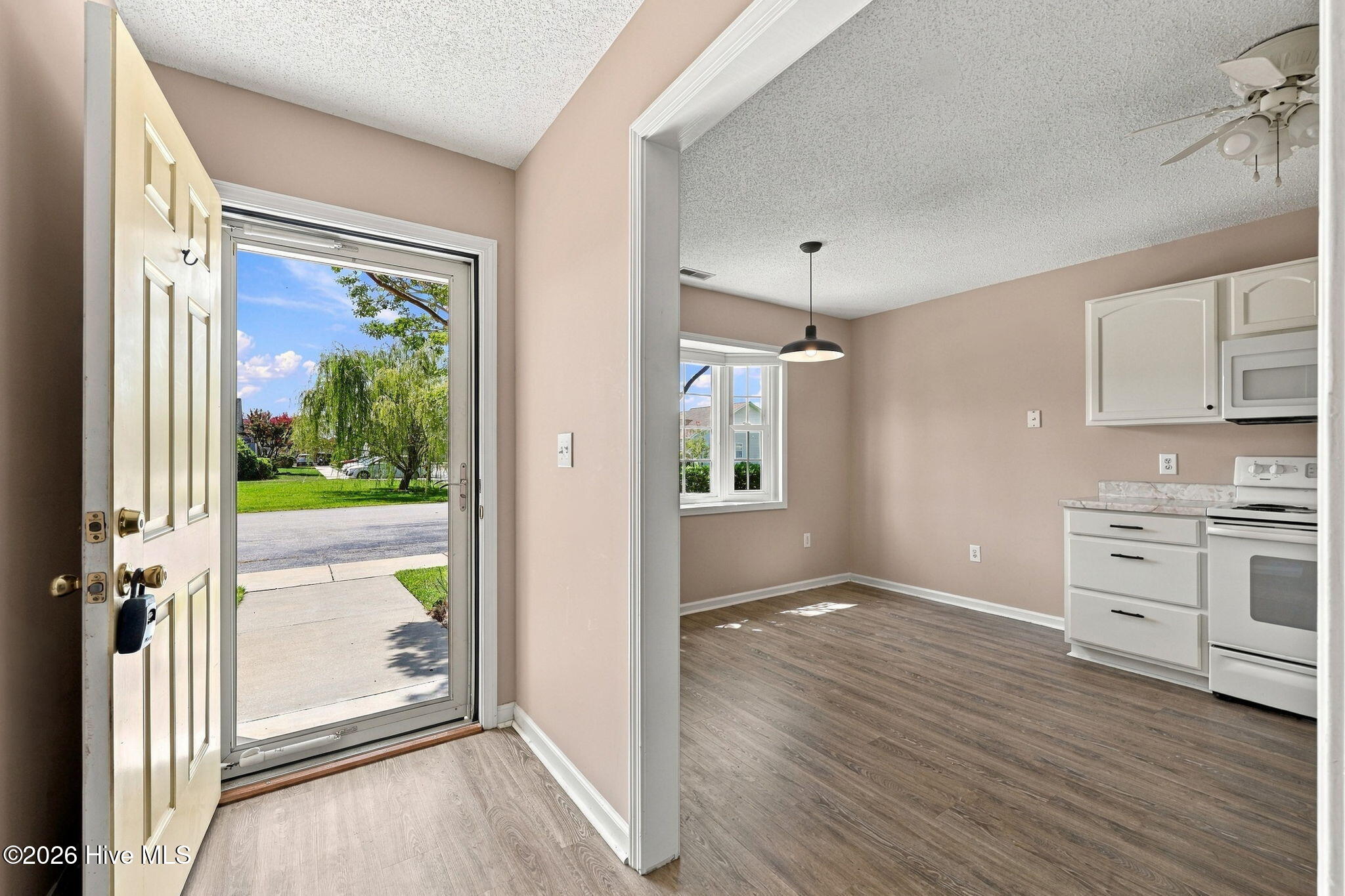 1001 Courtyard E Property Photo 3