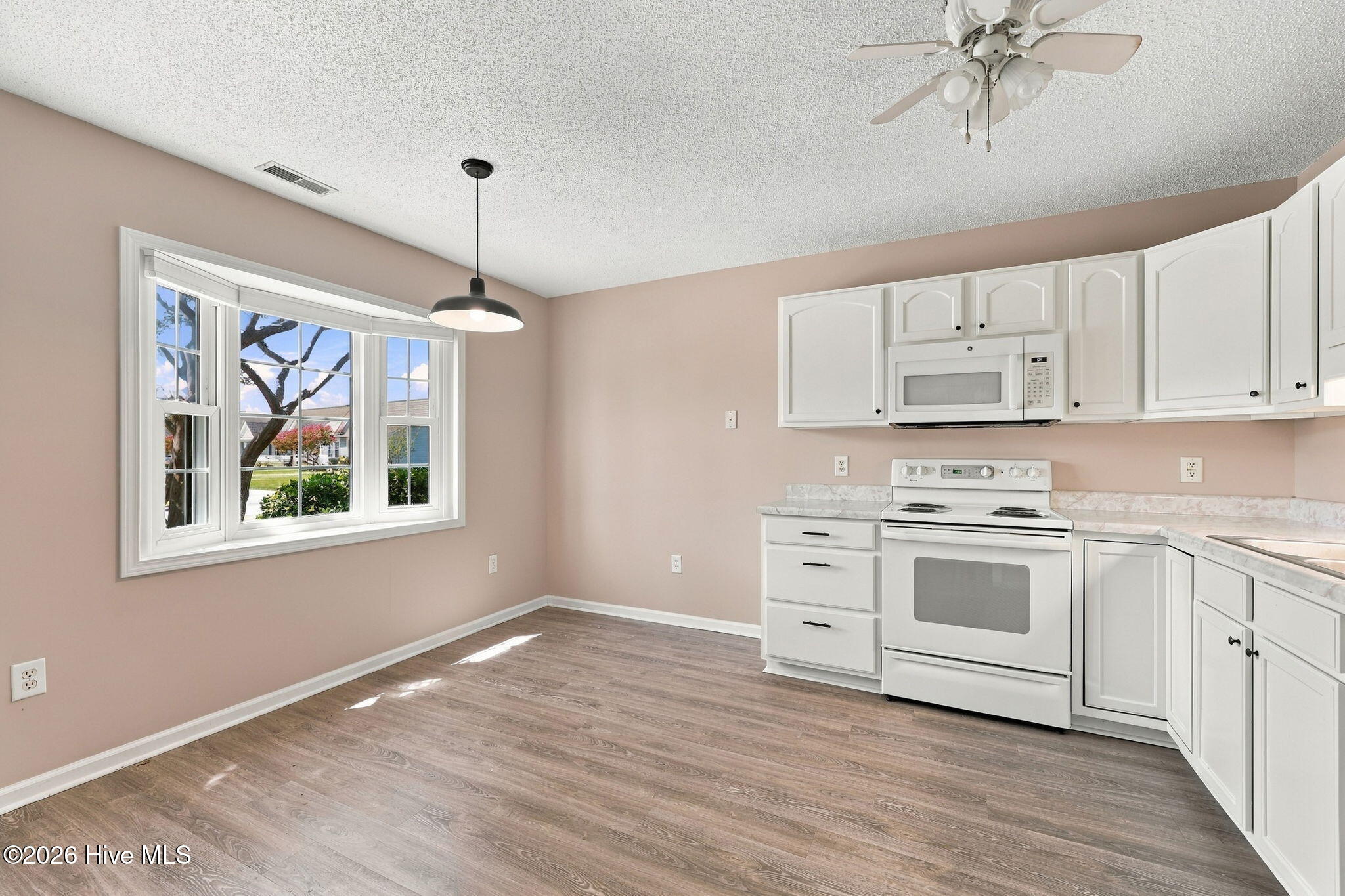 1001 Courtyard E Property Photo 4