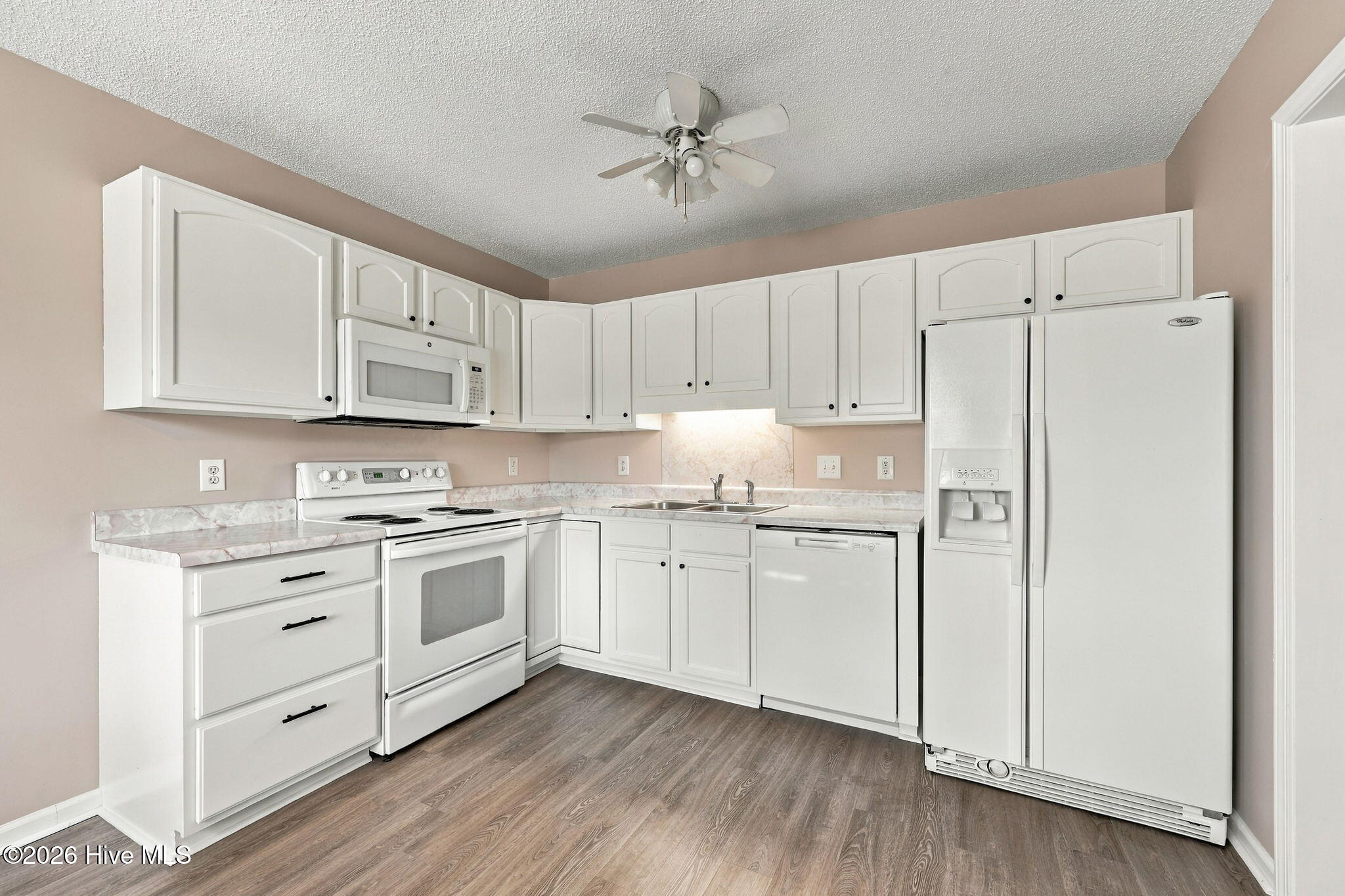 1001 Courtyard E Property Photo 6