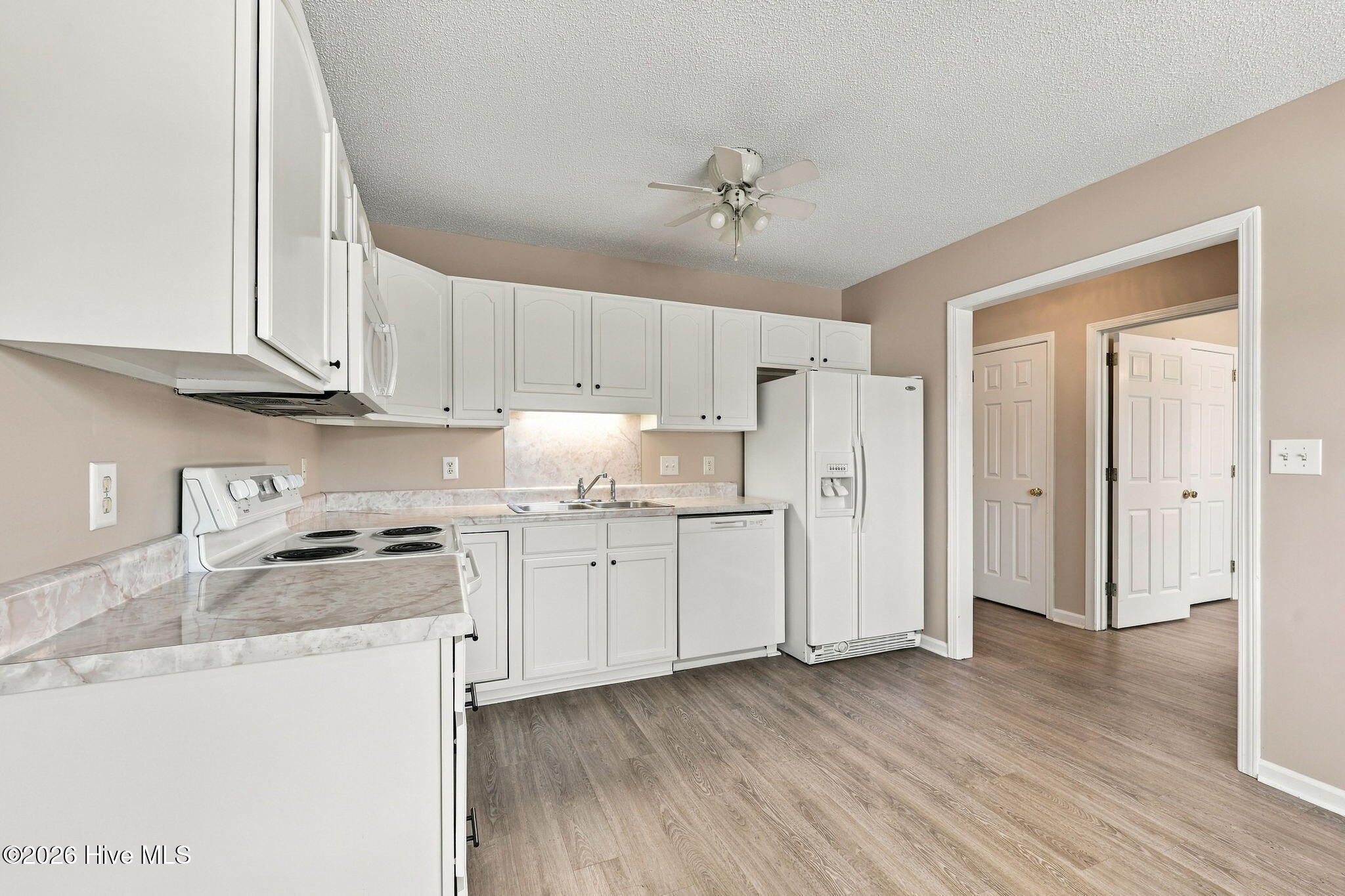 1001 Courtyard E Property Photo 8