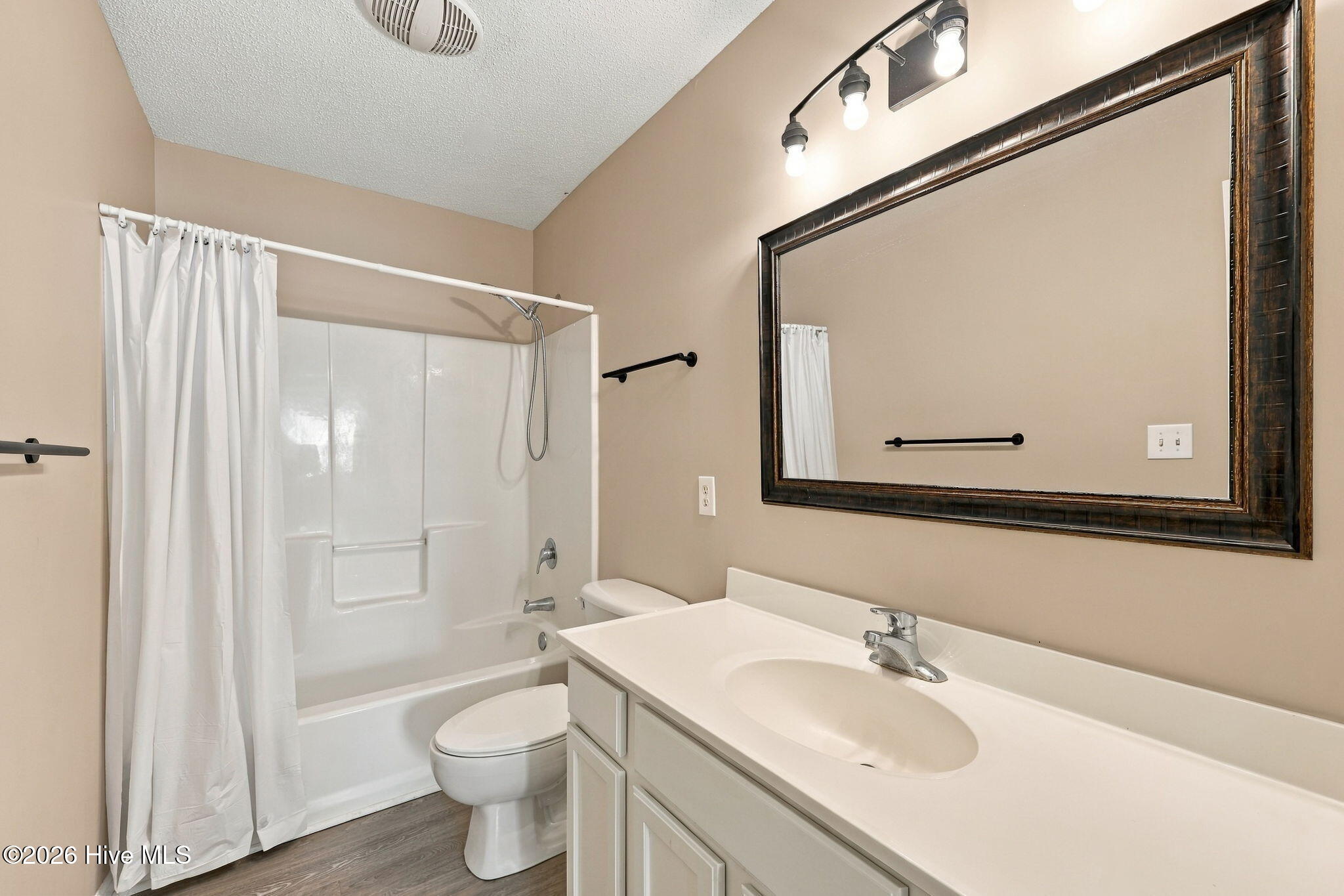1001 Courtyard E Property Photo 15