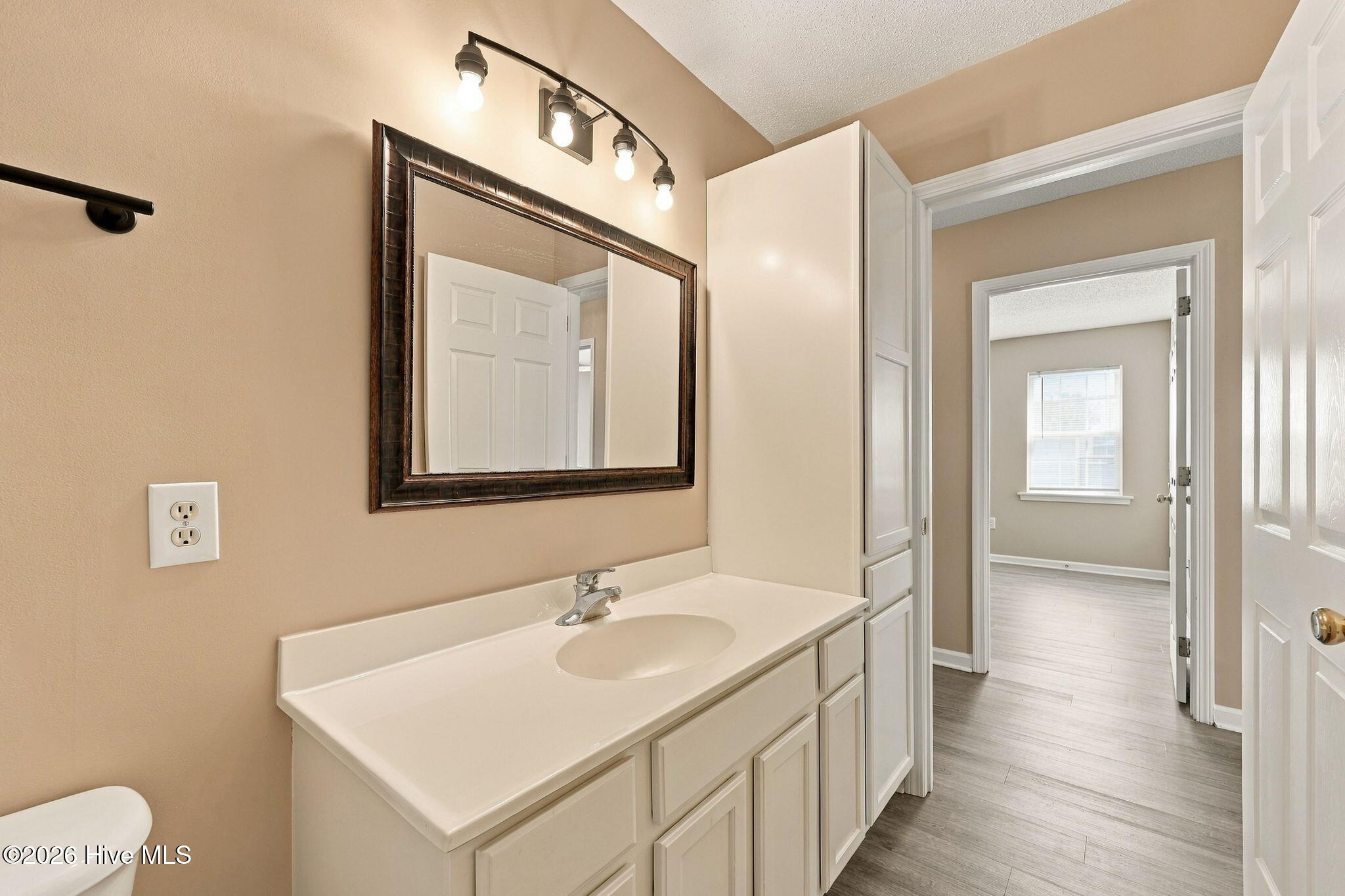 1001 Courtyard E Property Photo 16