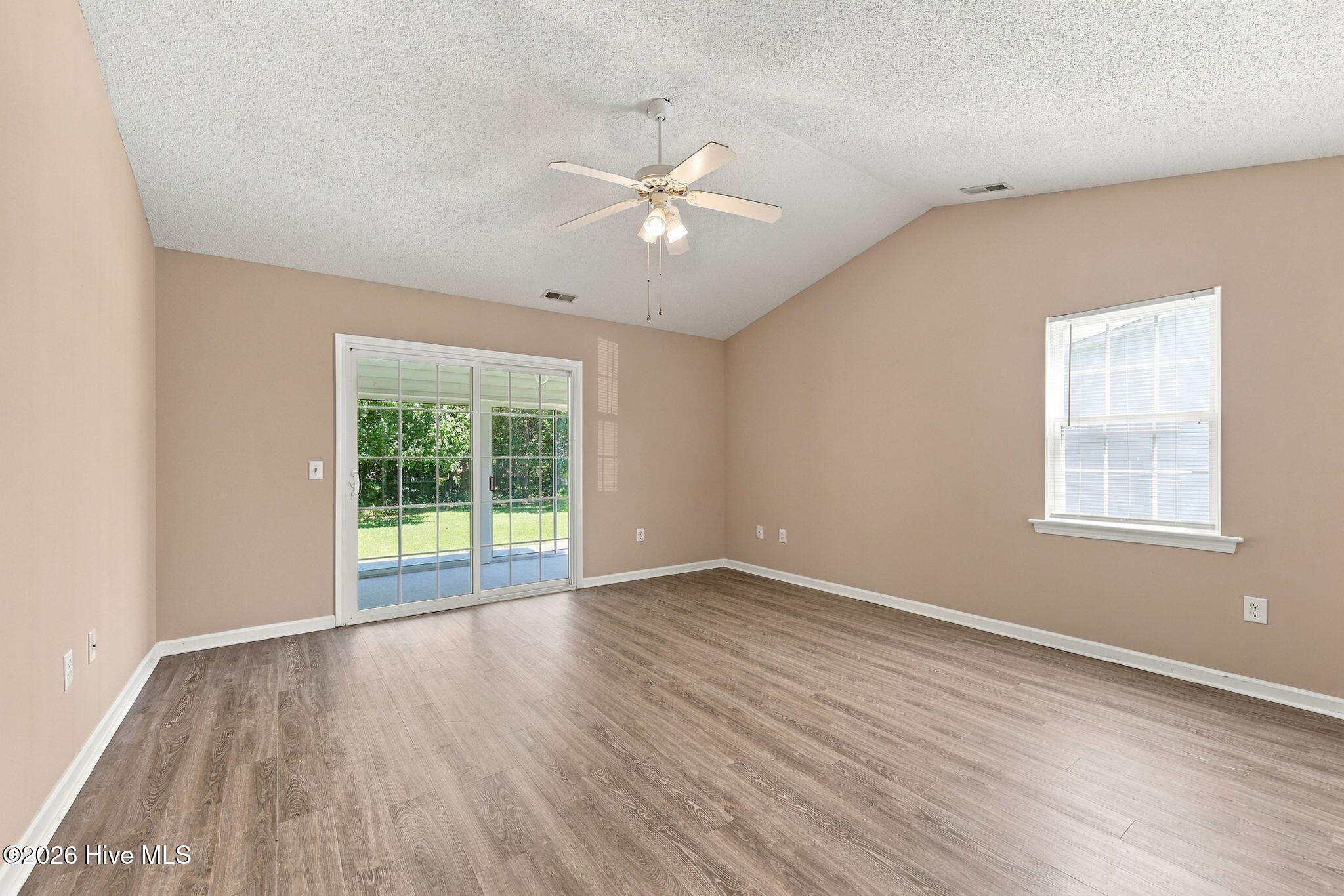 1001 Courtyard E Property Photo 18