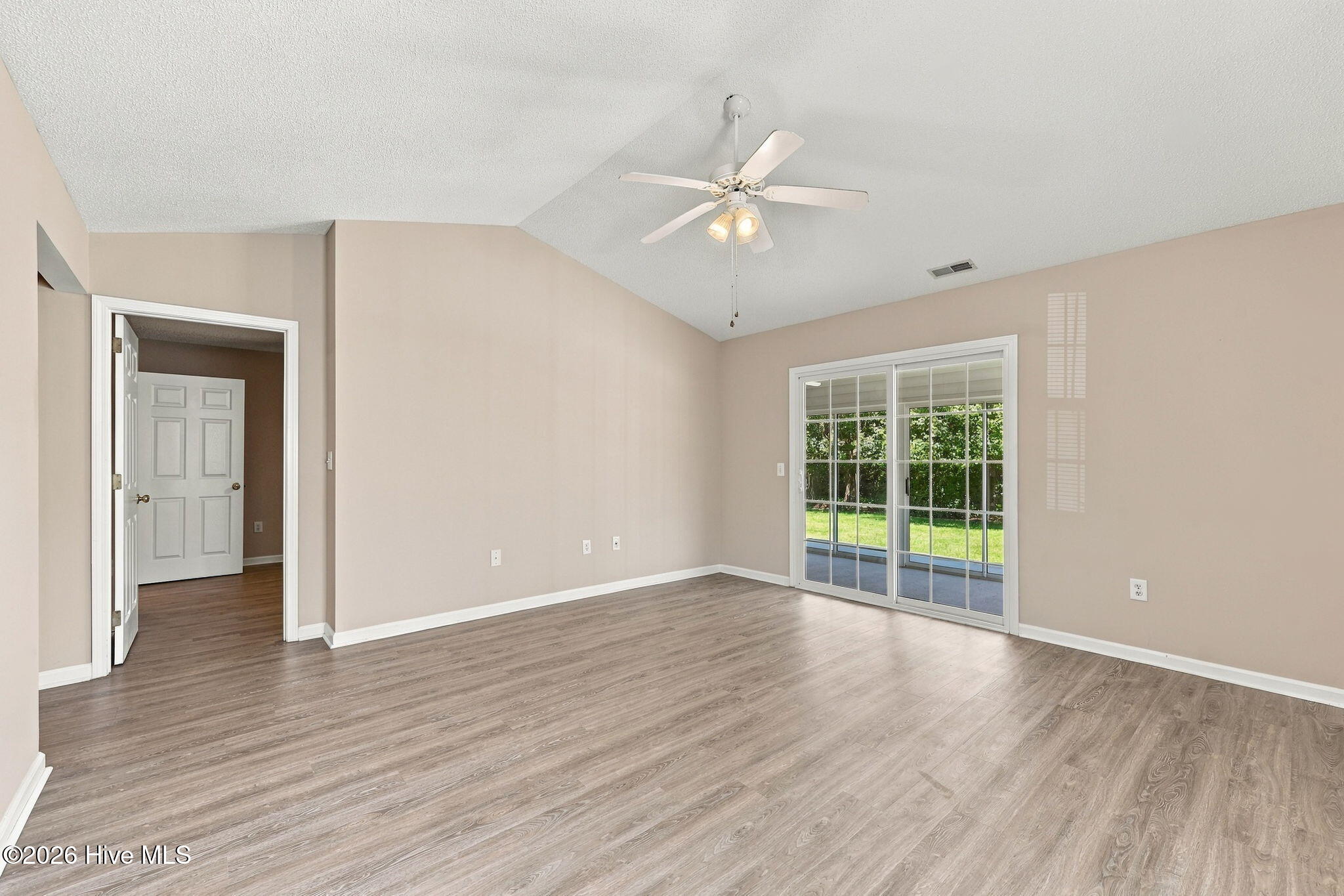 1001 Courtyard E Property Photo 21