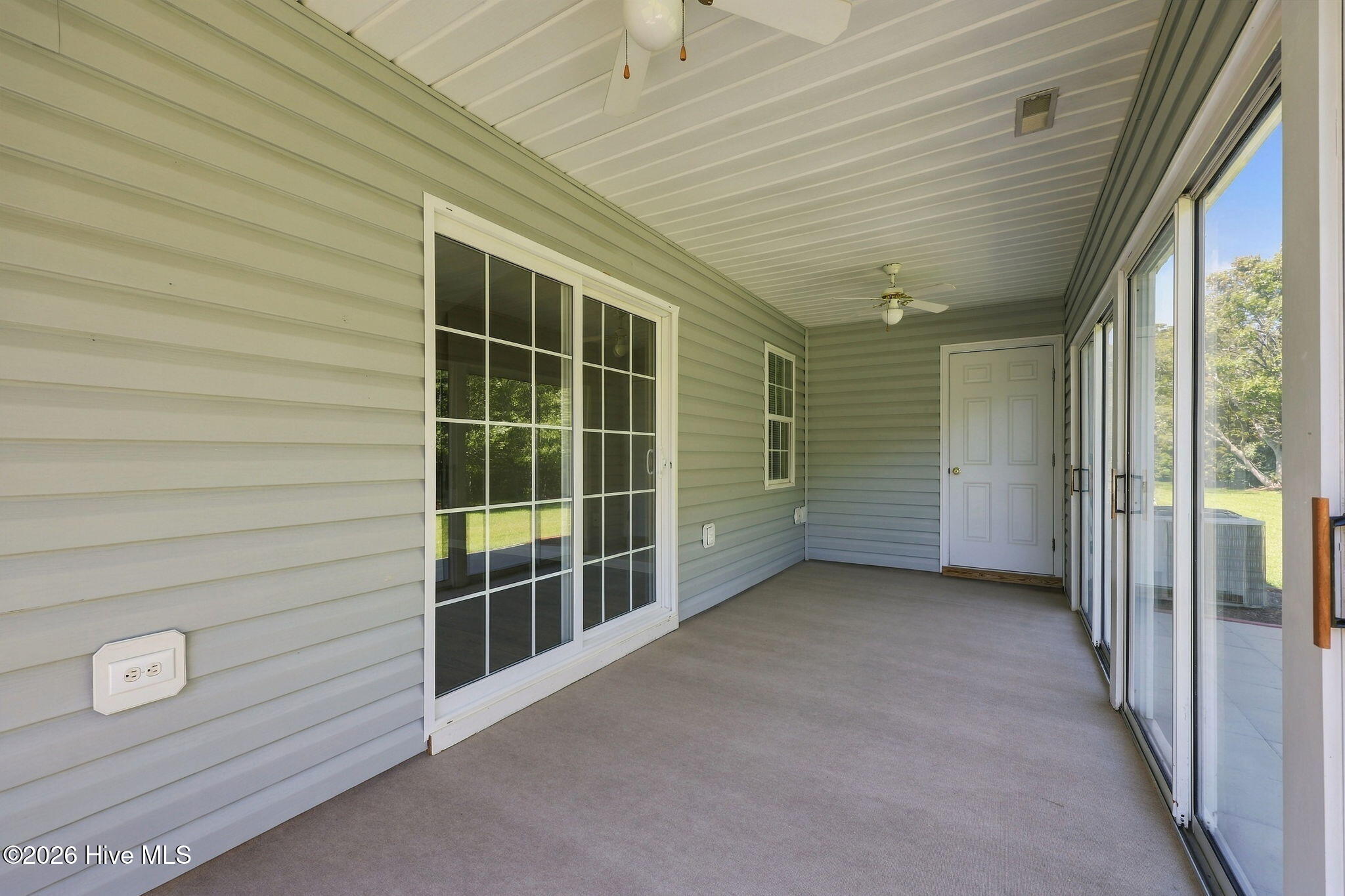 1001 Courtyard E Property Photo 30