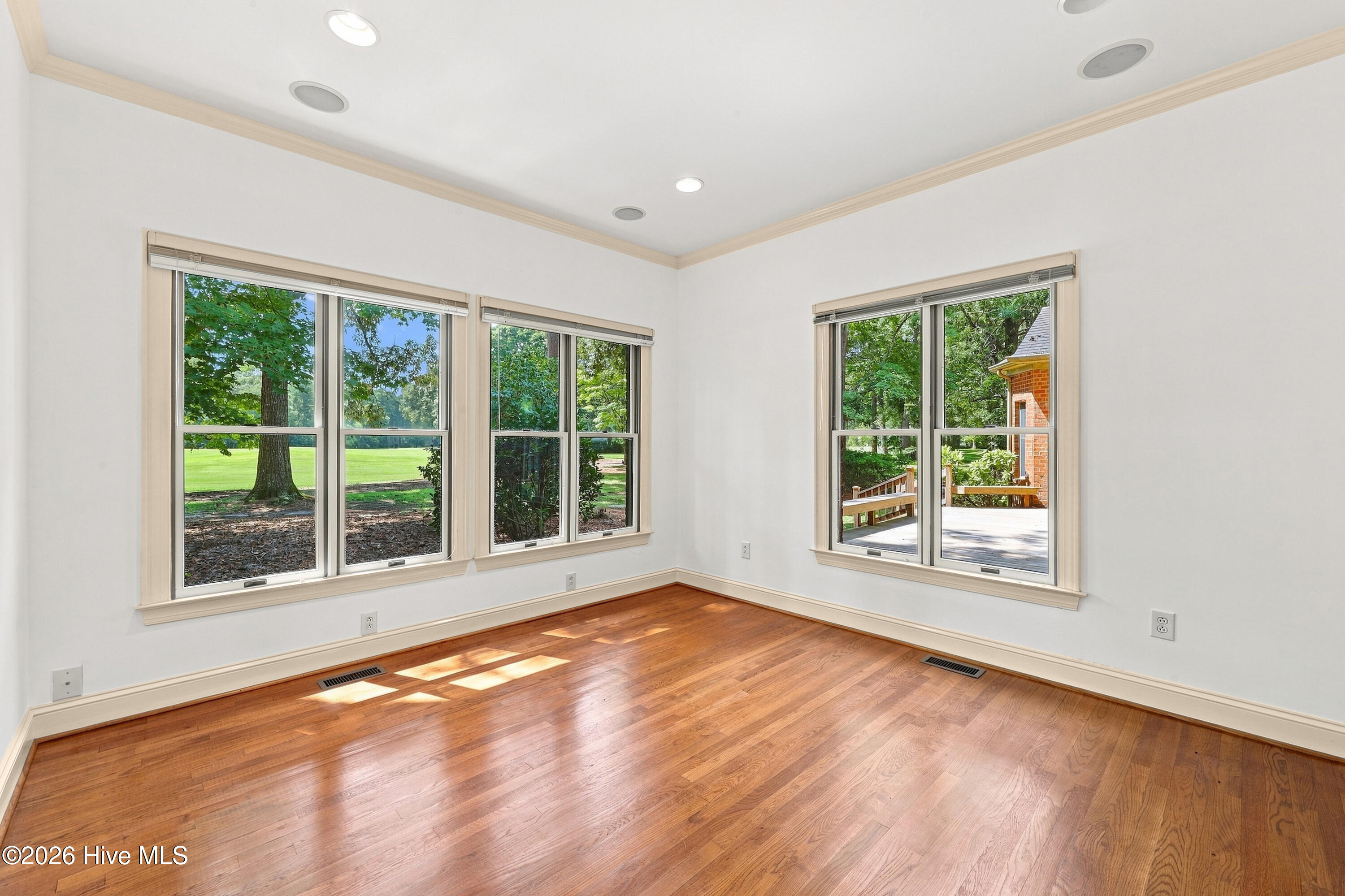 1103 Devonshire Drive Property Photo 21