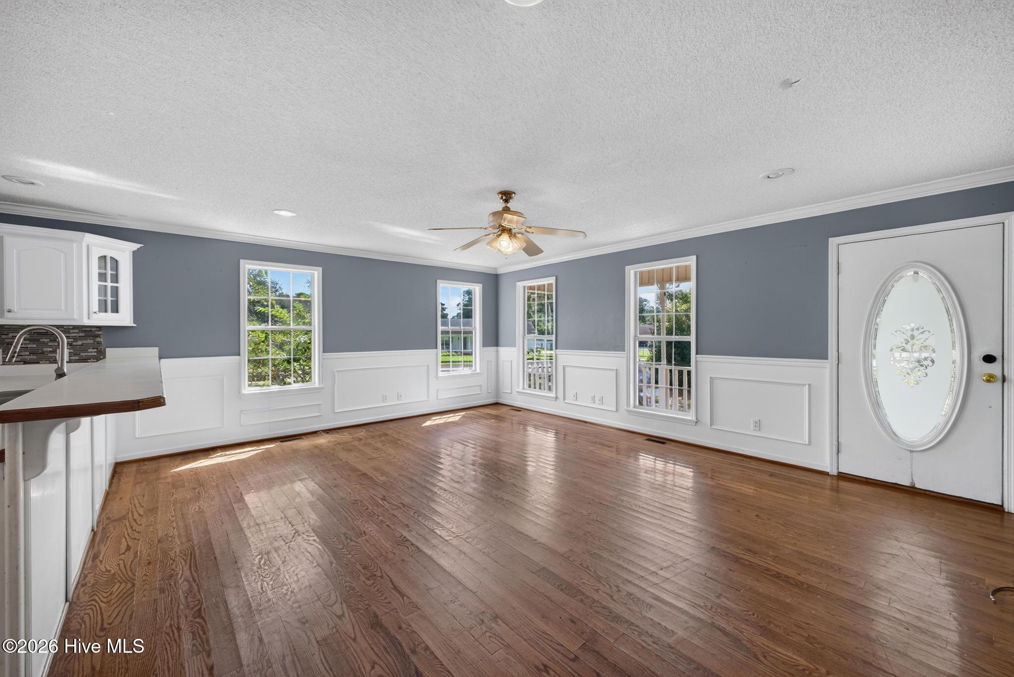 1072 Meadow Lane Property Photo 8