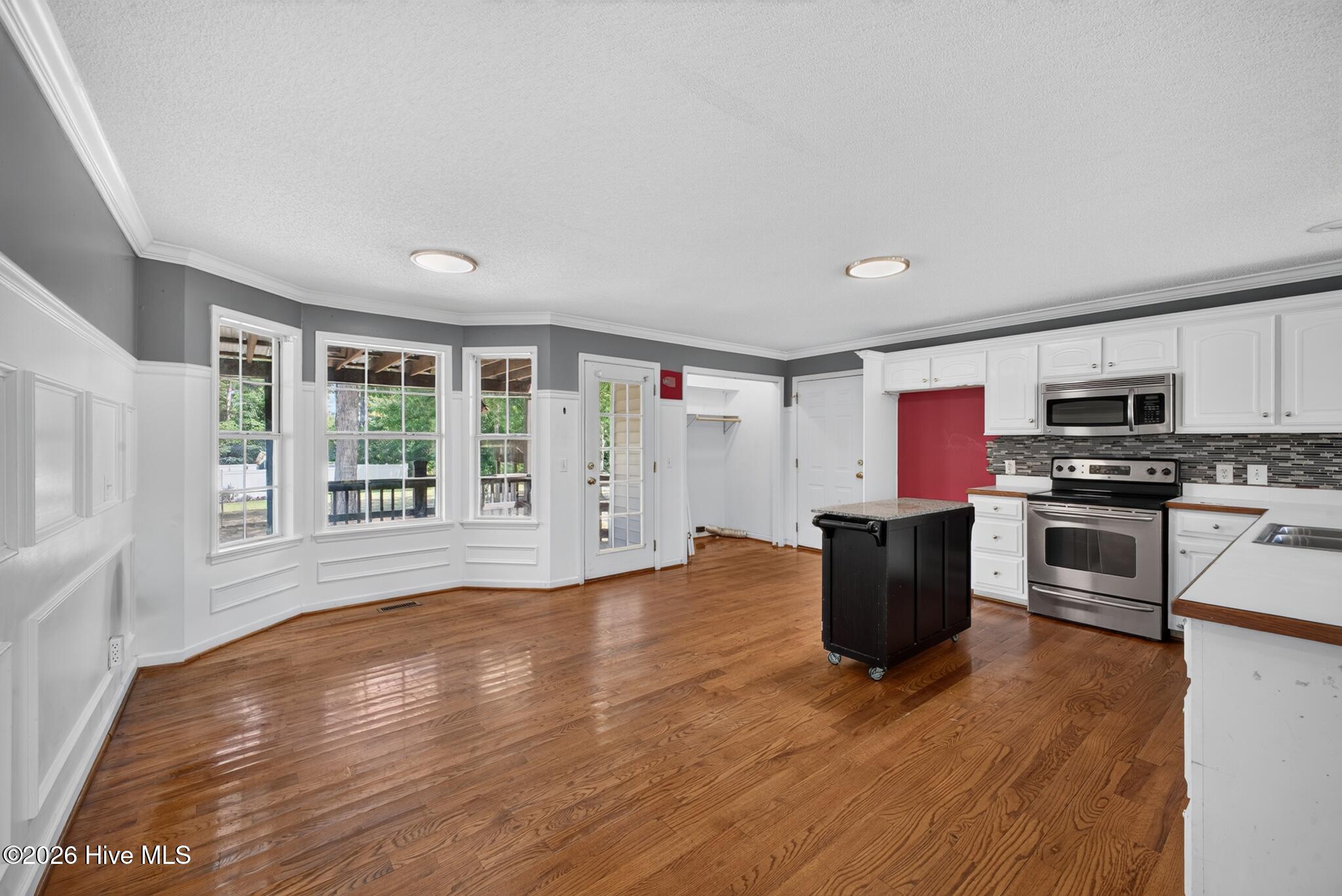 1072 Meadow Lane Property Photo 10