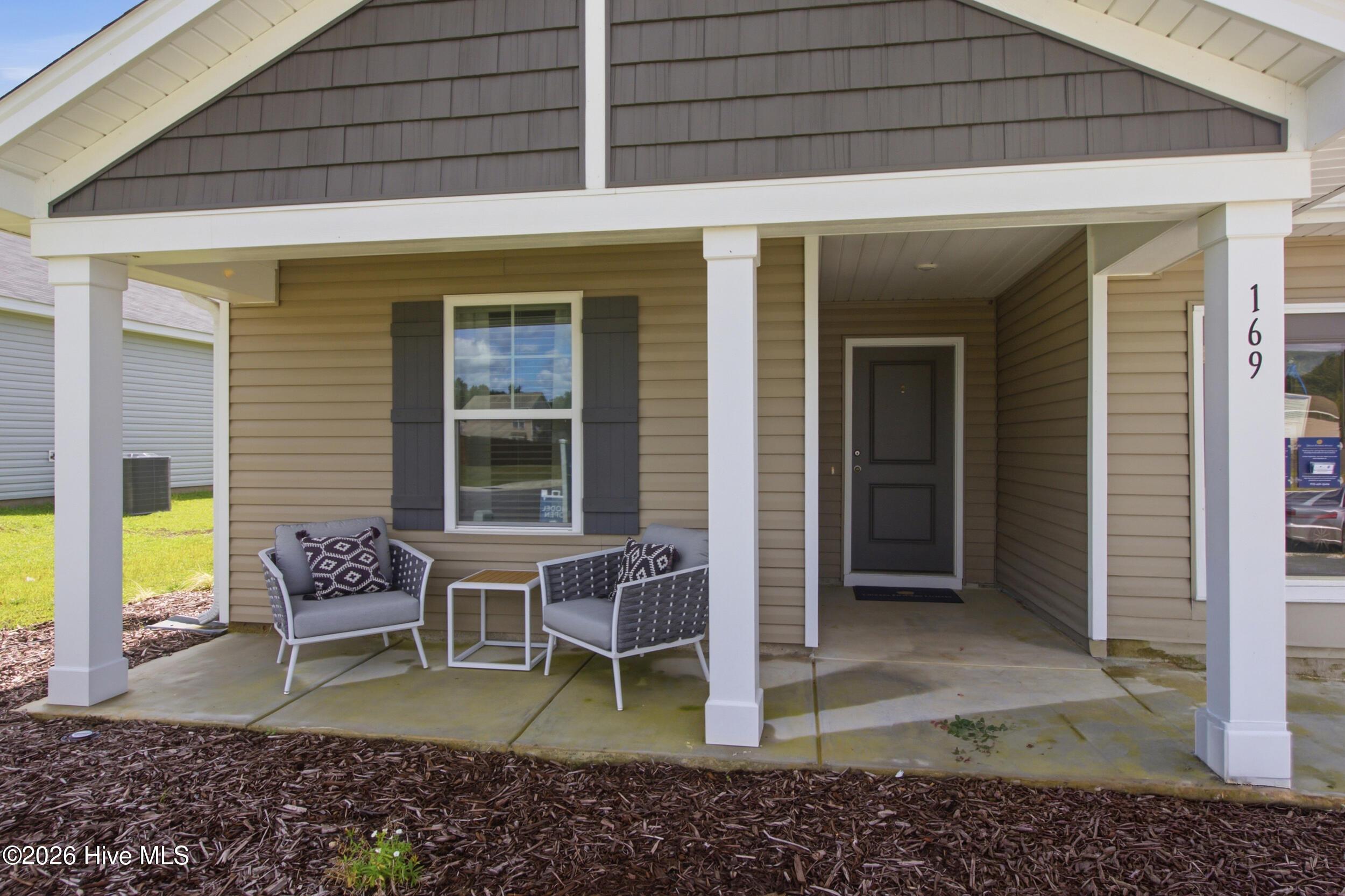 169 N Squires Lane Property Photo 3
