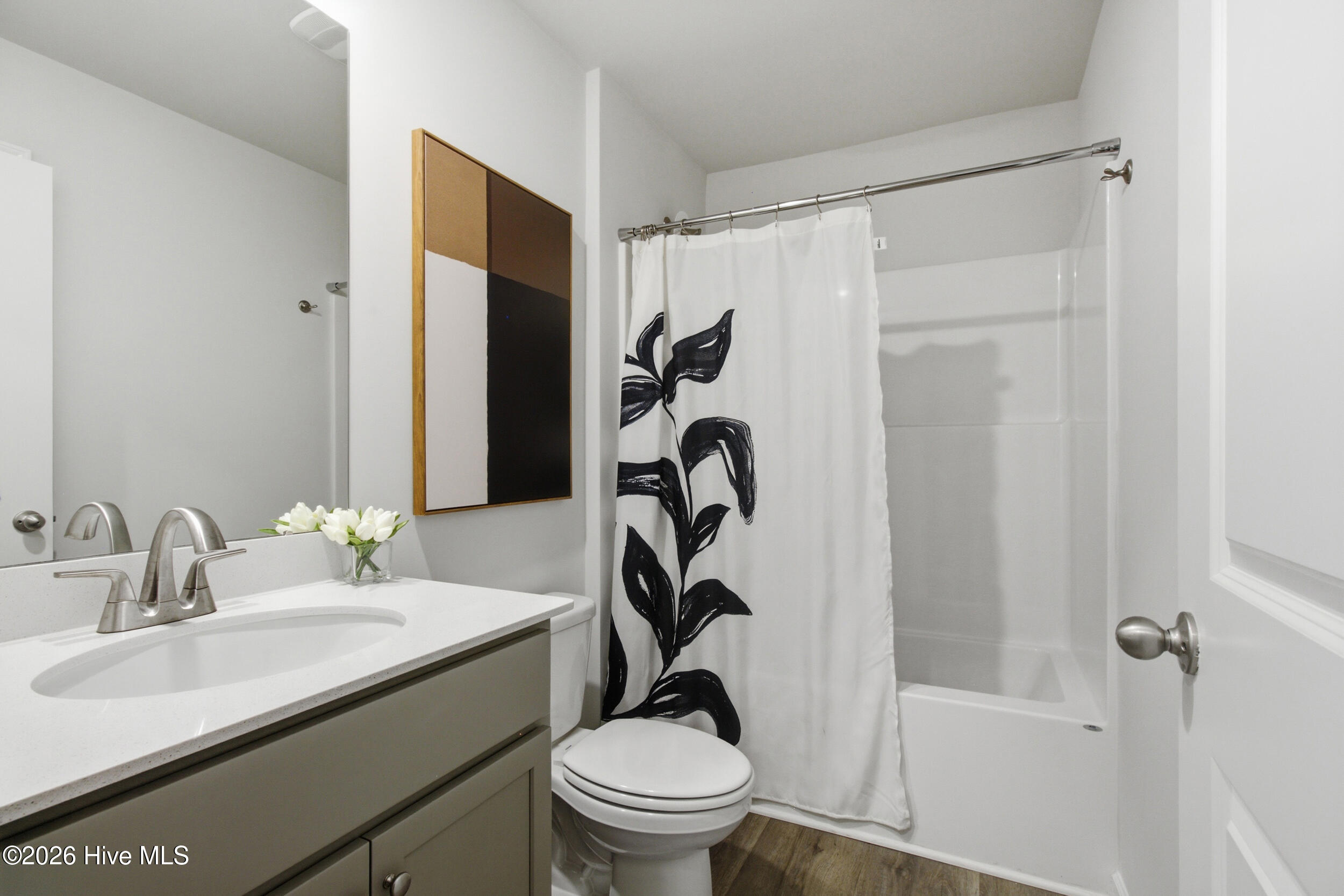 169 N Squires Lane Property Photo 8