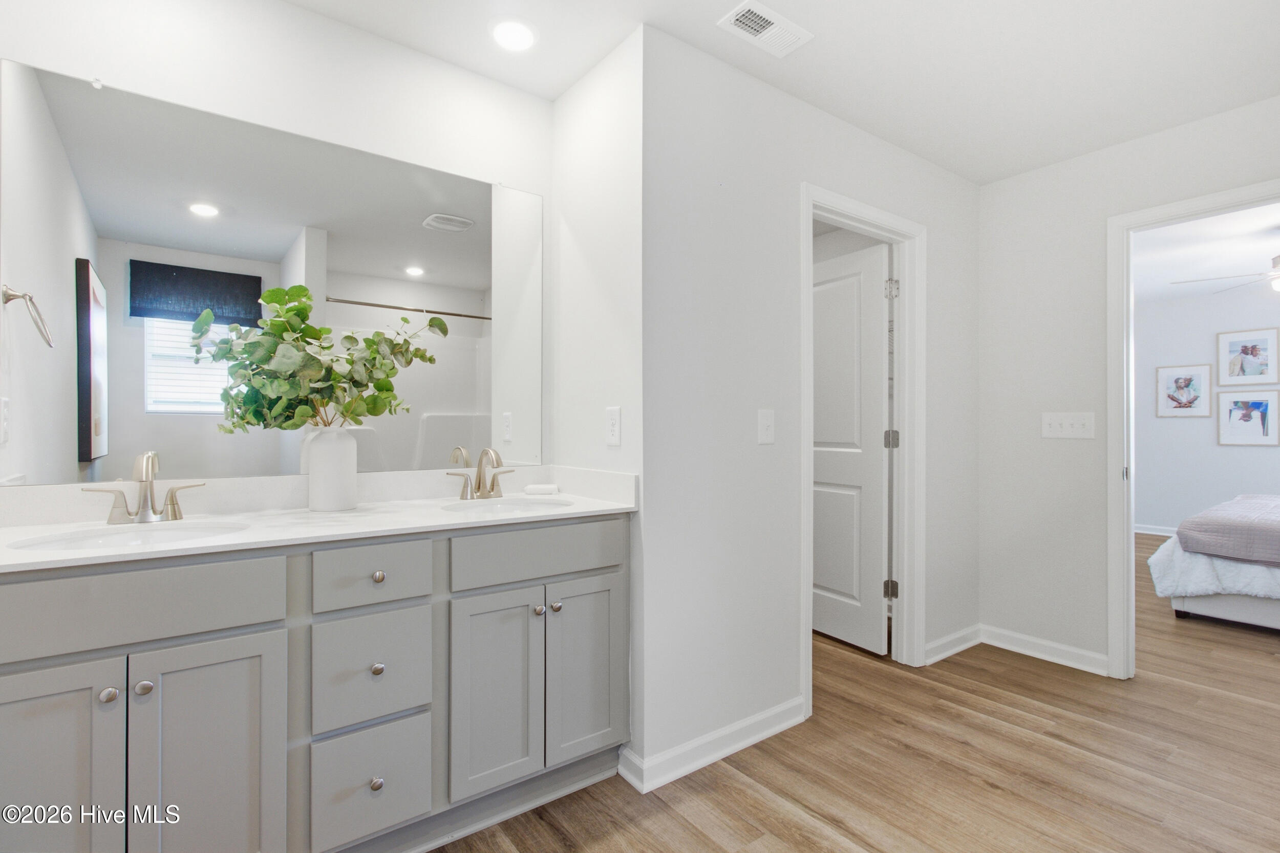 169 N Squires Lane Property Photo 32
