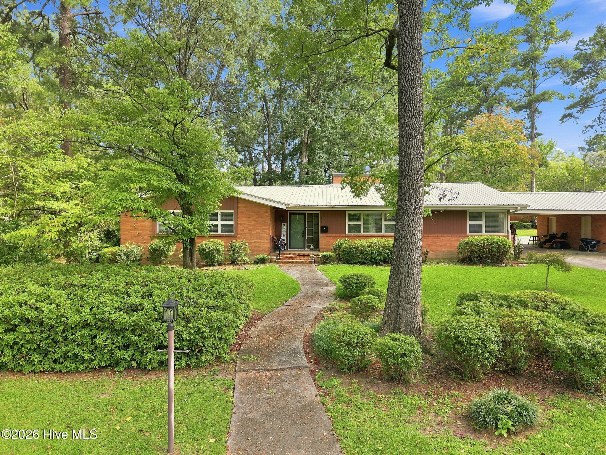 402 E Vance Street Property Photo 2