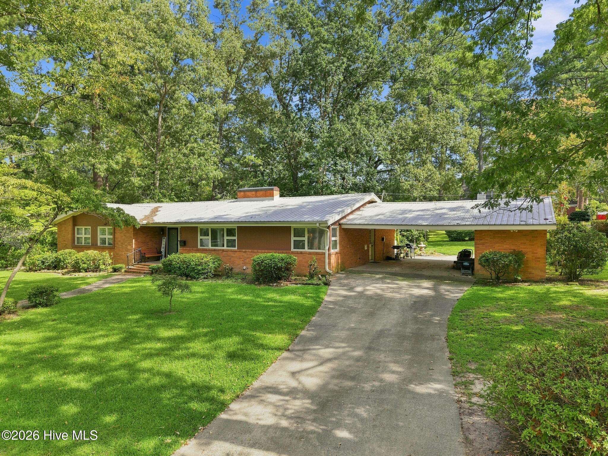 402 E Vance Street Property Photo 4
