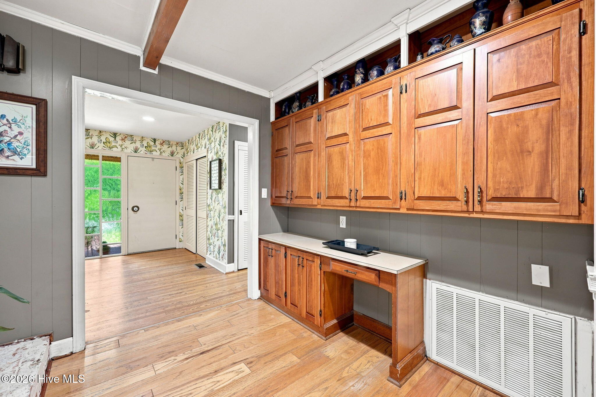 402 E Vance Street Property Photo 13