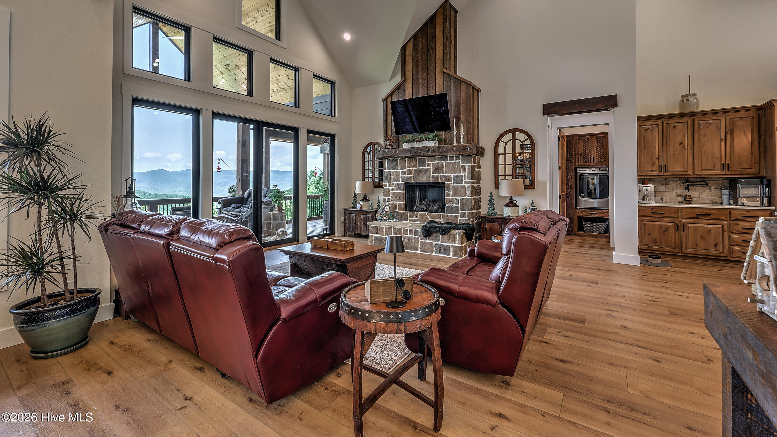 100 Little Den Lane Property Photo 8