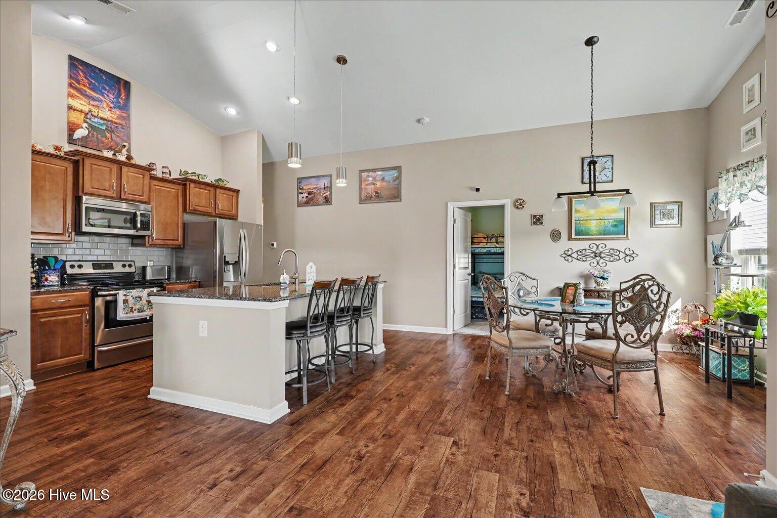 1092 Chadsey Lake Drive Property Photo 4