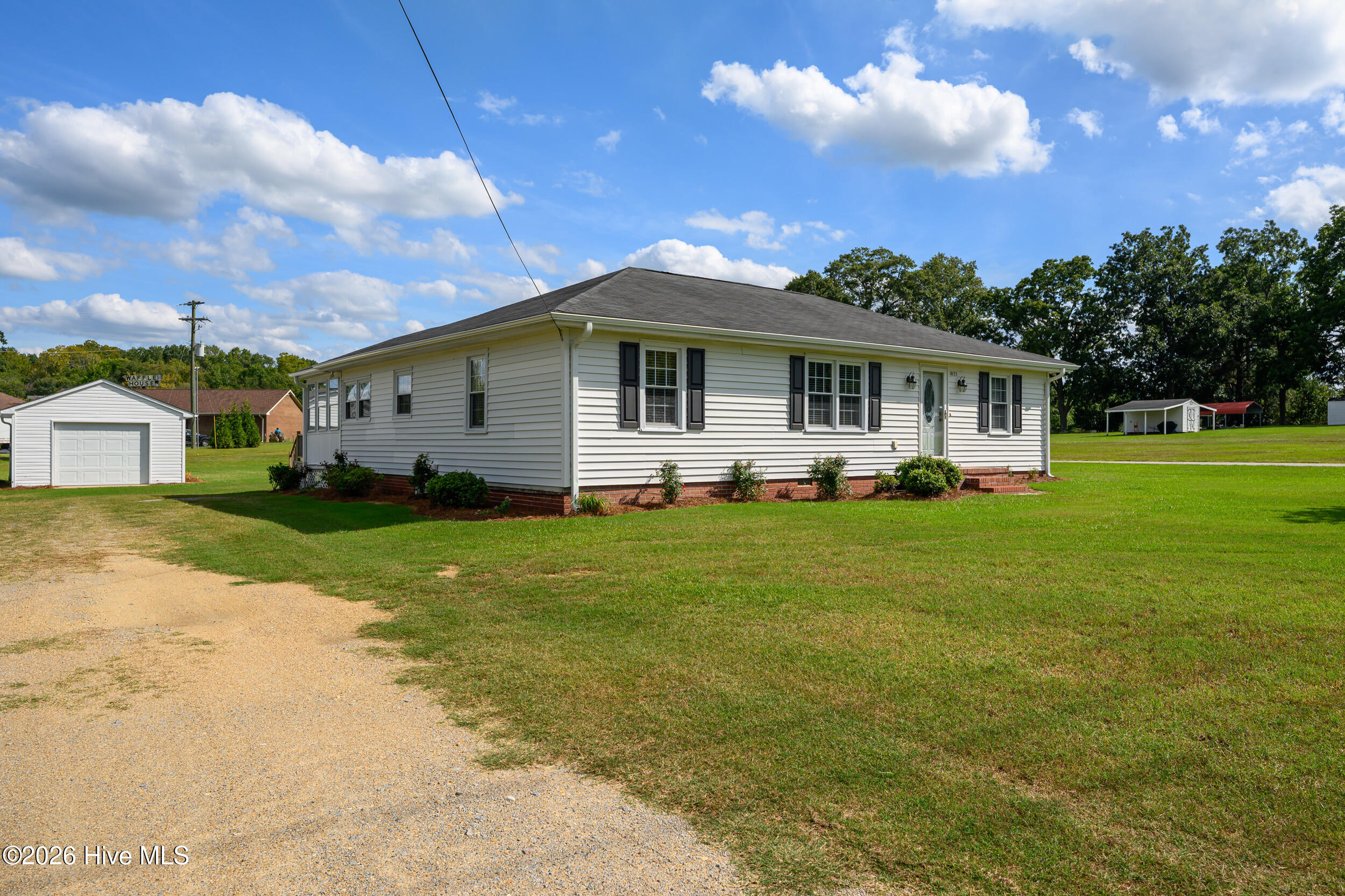 1035 W Saint James Street Property Photo 3
