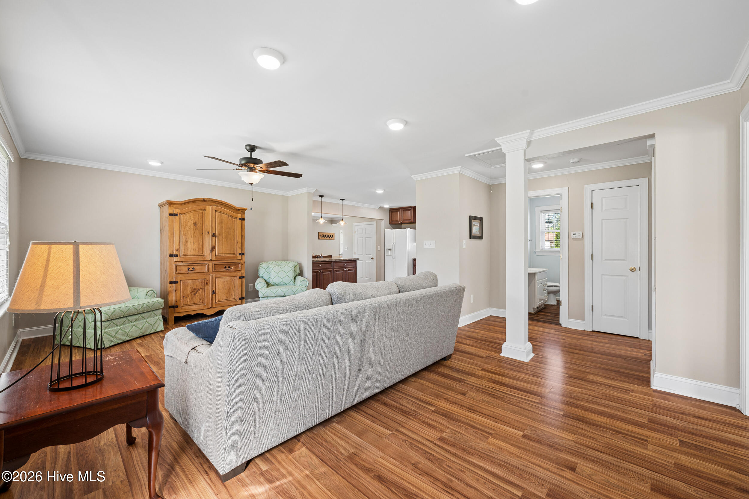 1035 W Saint James Street Property Photo 6