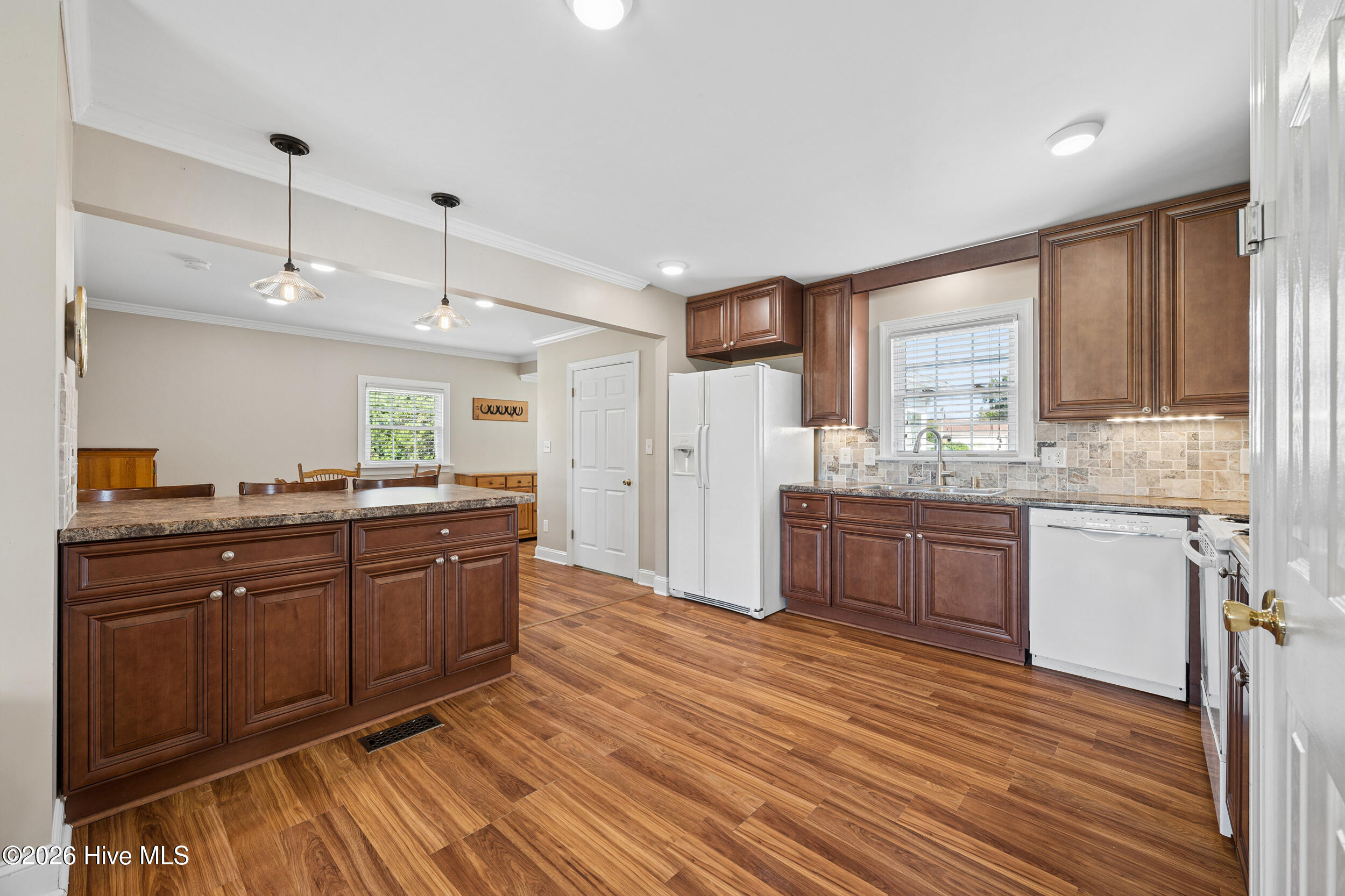 1035 W Saint James Street Property Photo 10