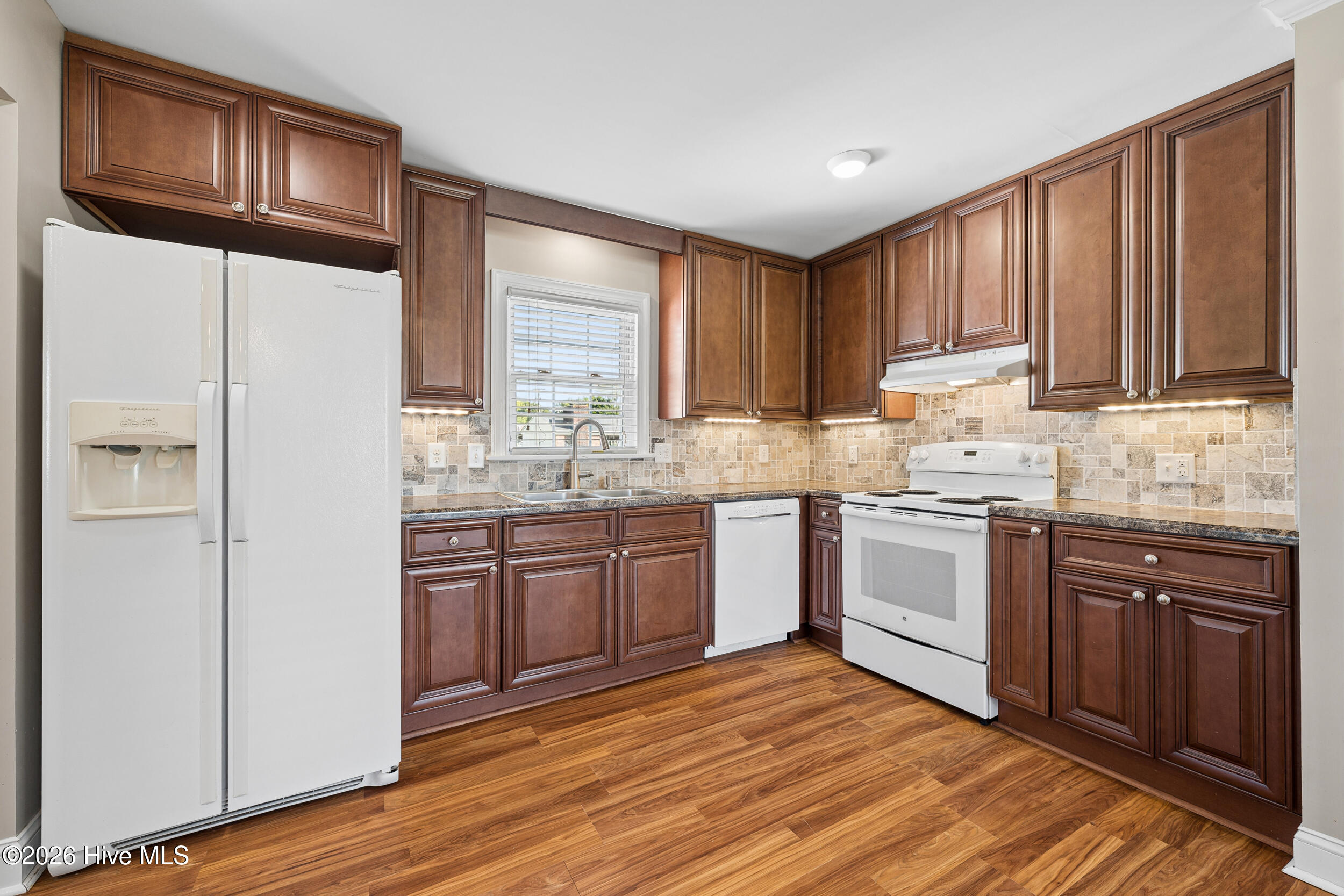 1035 W Saint James Street Property Photo 11
