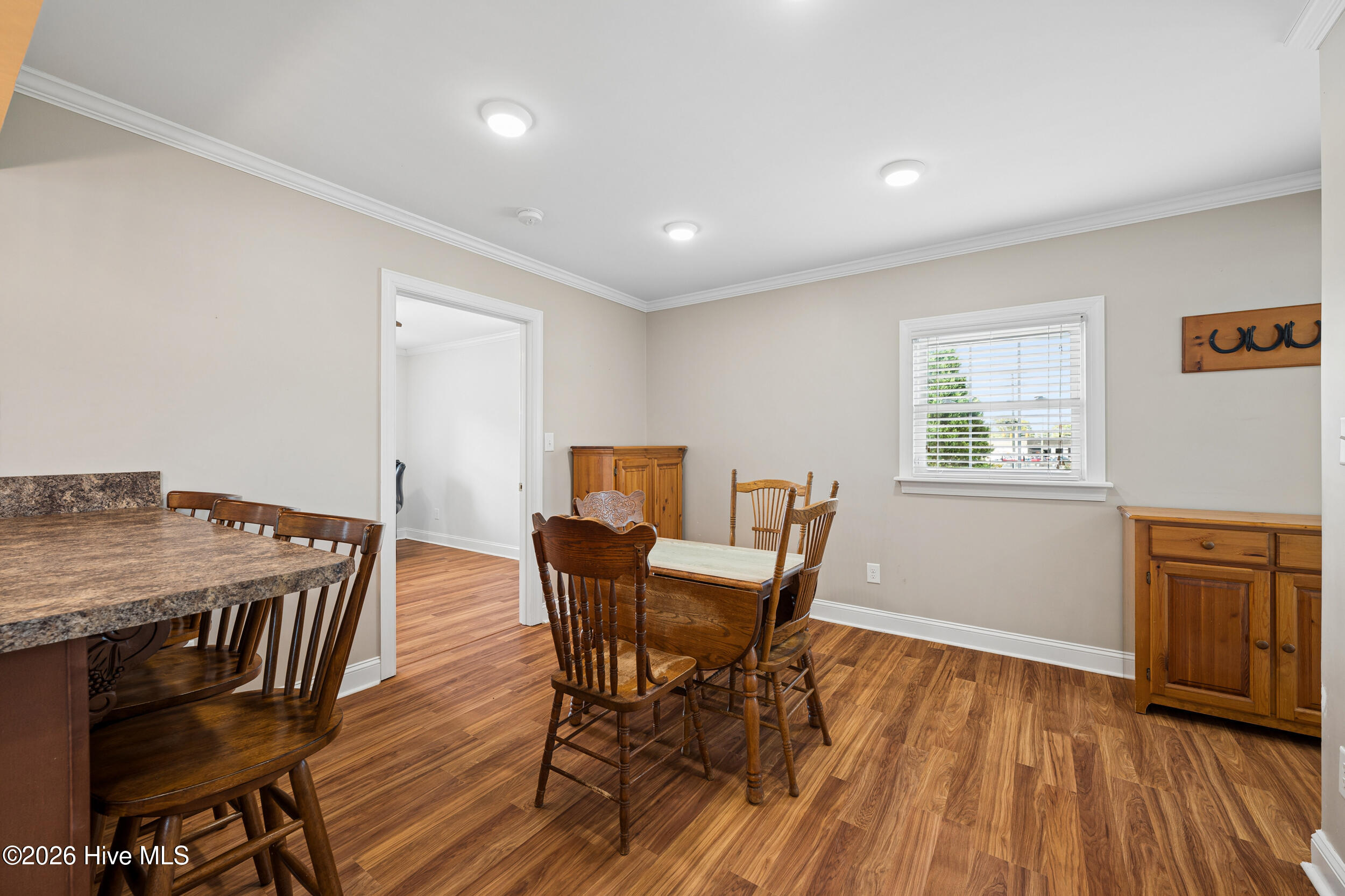 1035 W Saint James Street Property Photo 12